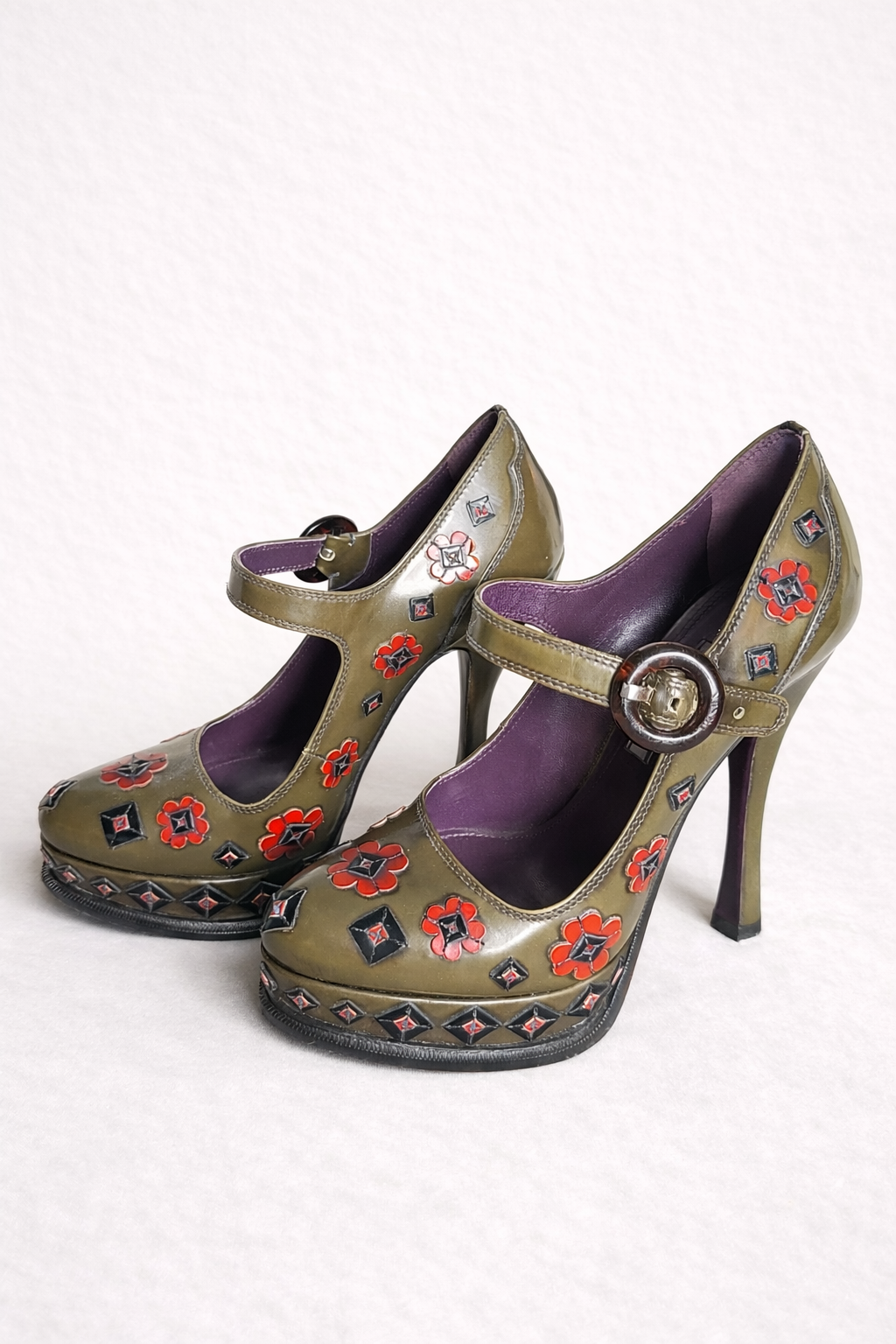 Escarpins à plateforme Prada en cuir kaki brodé talon haut