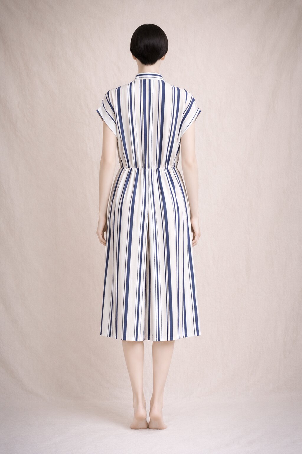 Authentique robe Louis Féraud Paris en soie à rayures bleu marine et blanc cassé