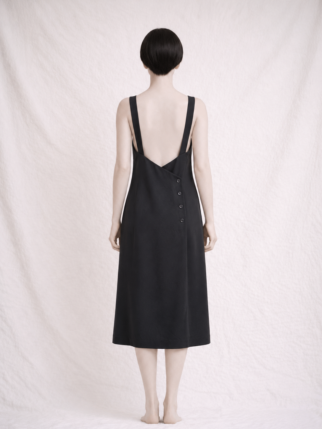 Robe noire à bretelles dos plongeant Cacharel neuve