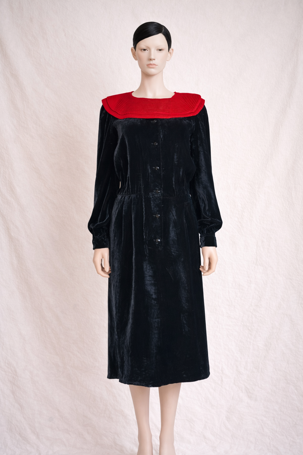 Robe vintage en velours noir et col rouge Valentino Miss V