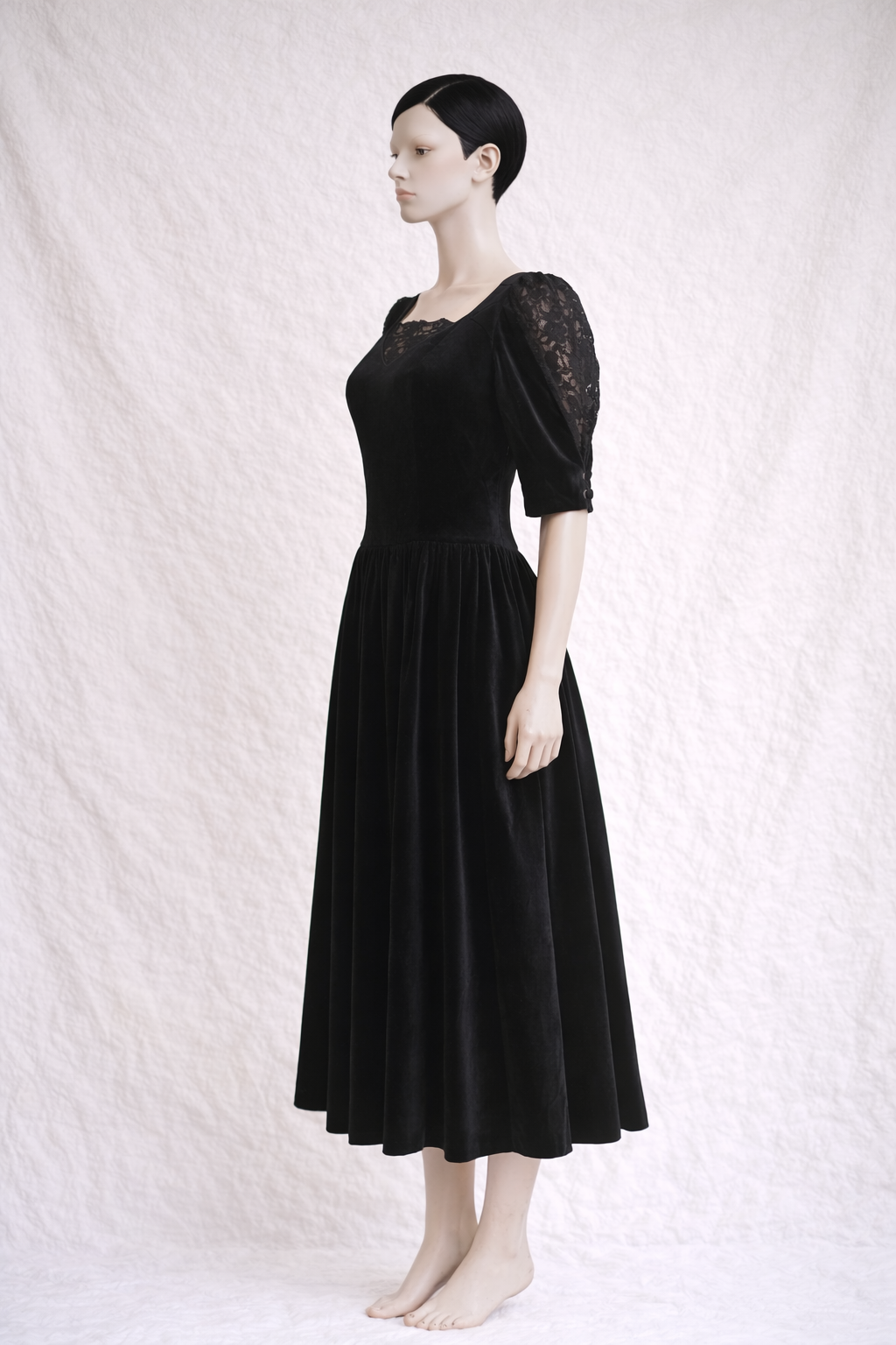Robe de soirée Laura Ashley noire en velours et dentelle vintage