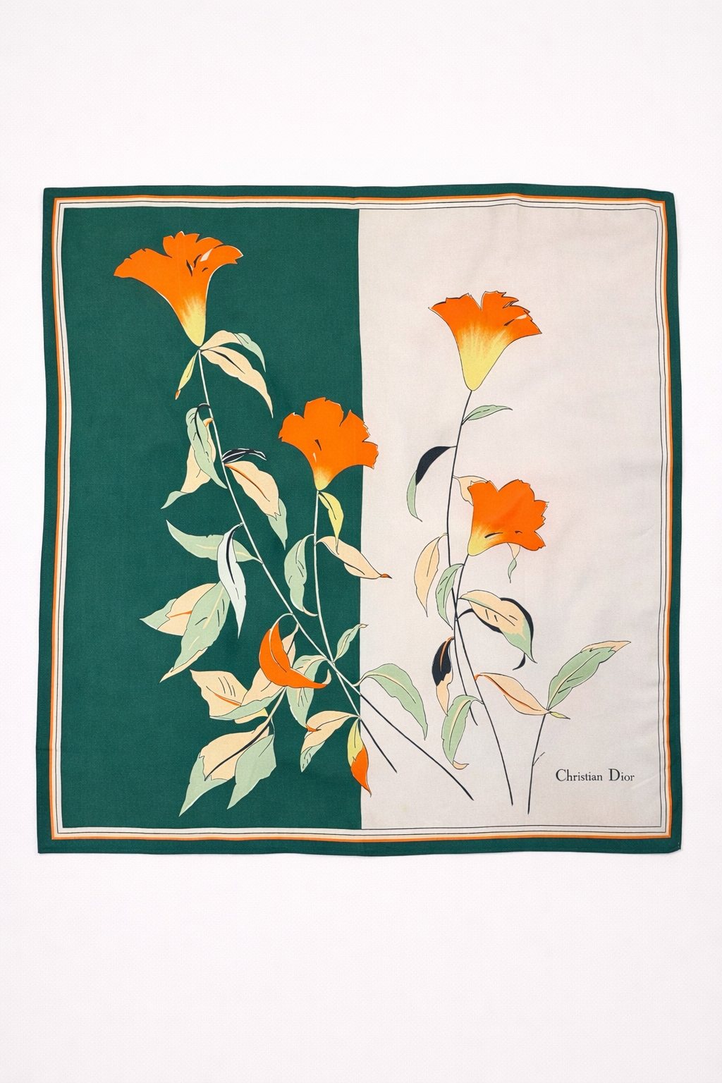 Carré Christian Dior en soie de crêpe motif floral vert vintage authentique