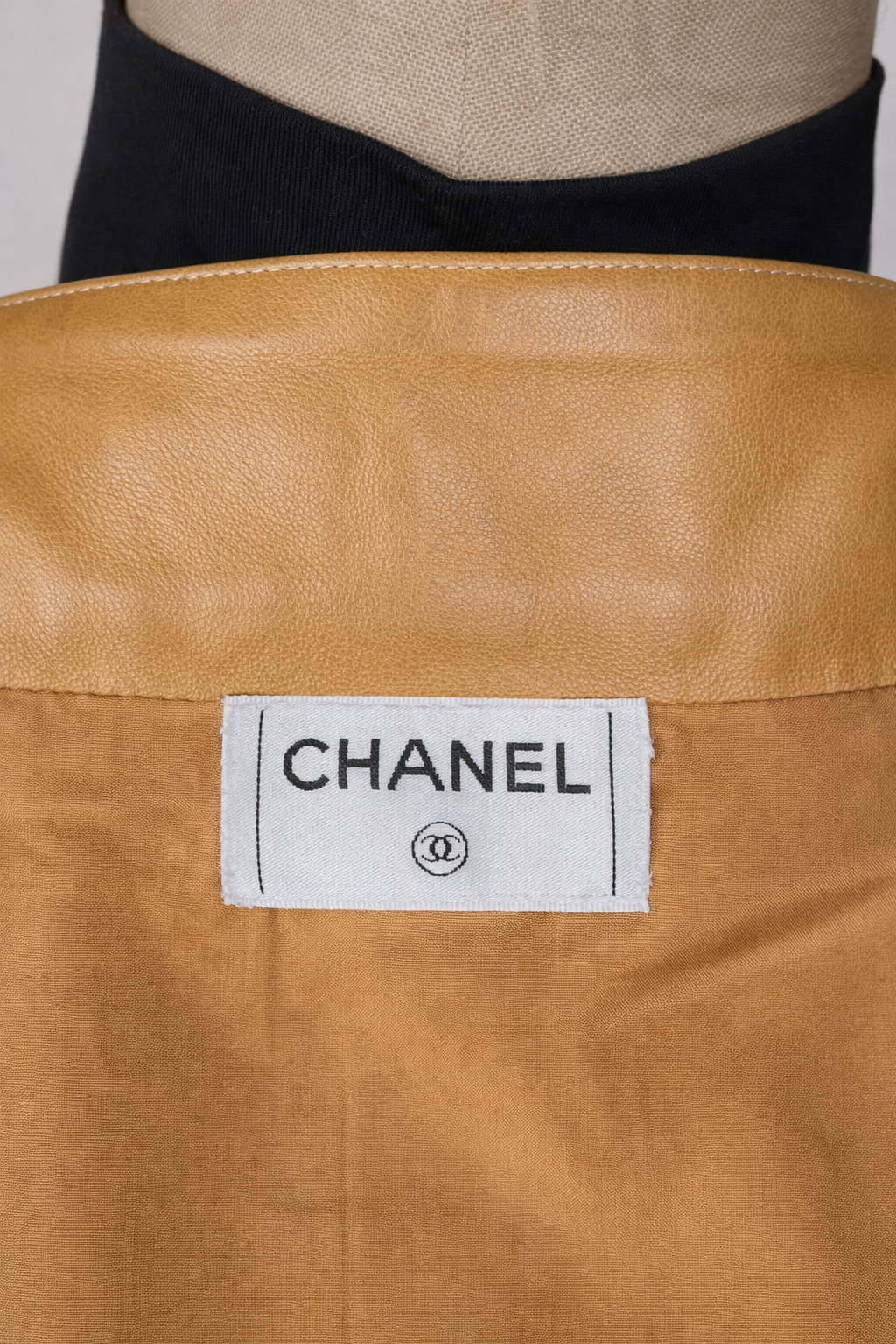 Jupe portefeuille authentique Chanel en cuir d’agneau camel vintage