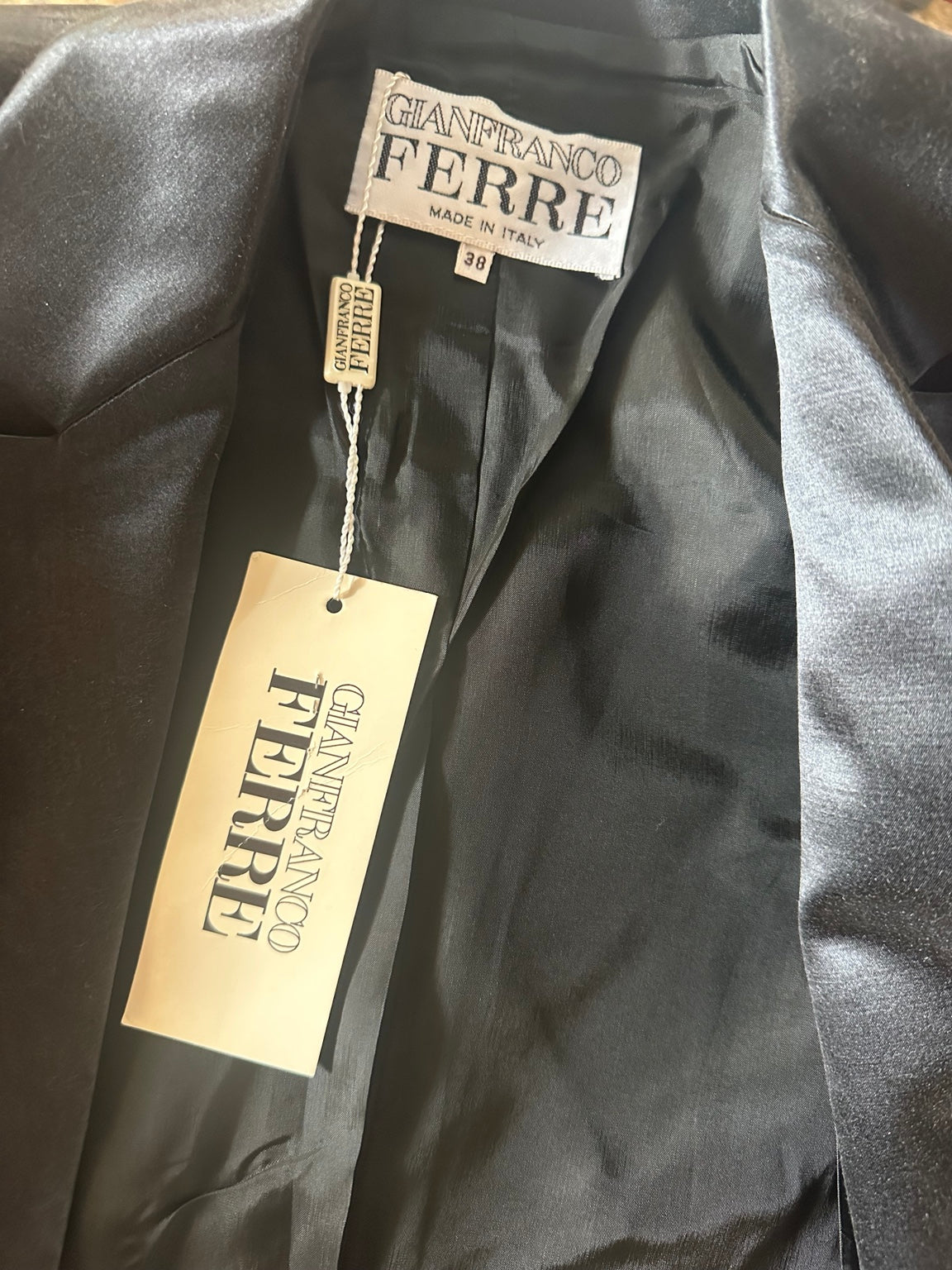 Blazer en soie noir et blanc Gianfranco Ferre vintage neuve