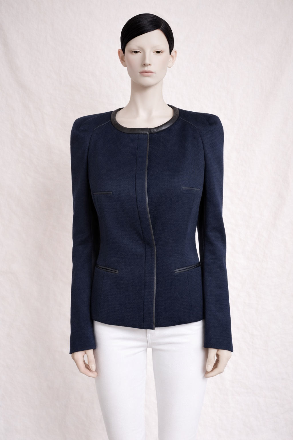 Blazer Isabel Marant authentique en coton texturé bleu marine avec finitions en cuir d’agneau.