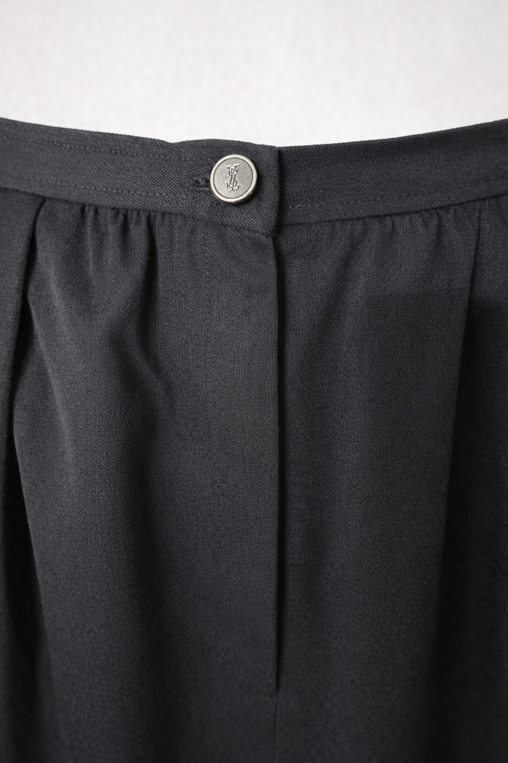 Jupe vintage authentique Yves Saint Laurent en laine noire vintage
