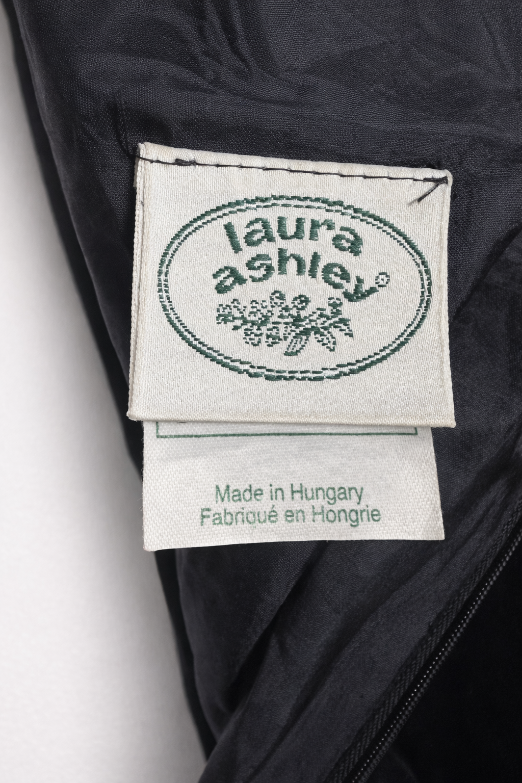 Robe longue en velours noir Laura Ashley vintage
