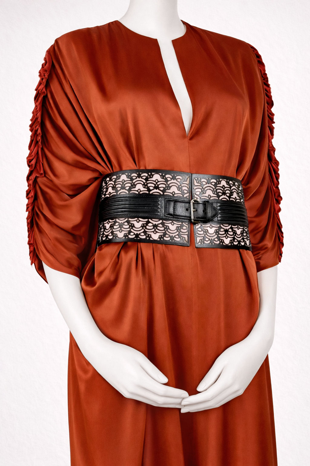 Ceinture large en cuir noir et nude Alaïa Paris