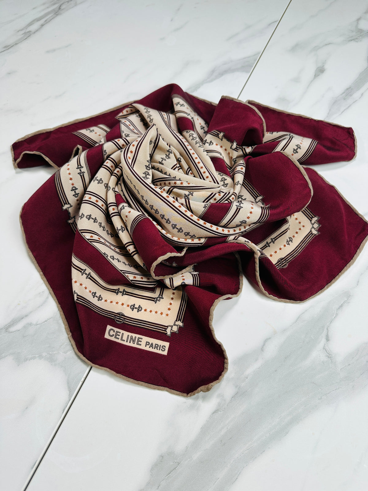 Foulard en soie Céline vintage authentique bordeaux et crème