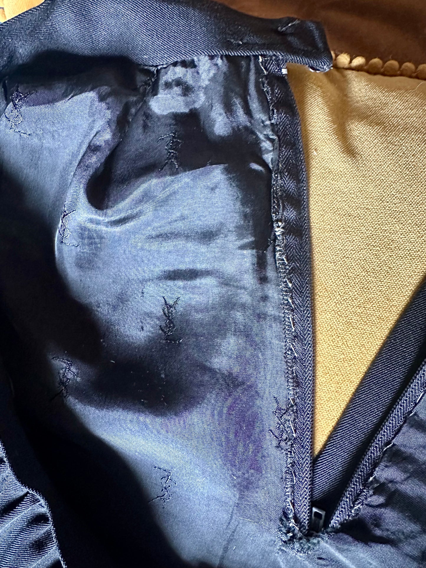 Jupe vintage authentique Yves Saint Laurent en laine noire vintage