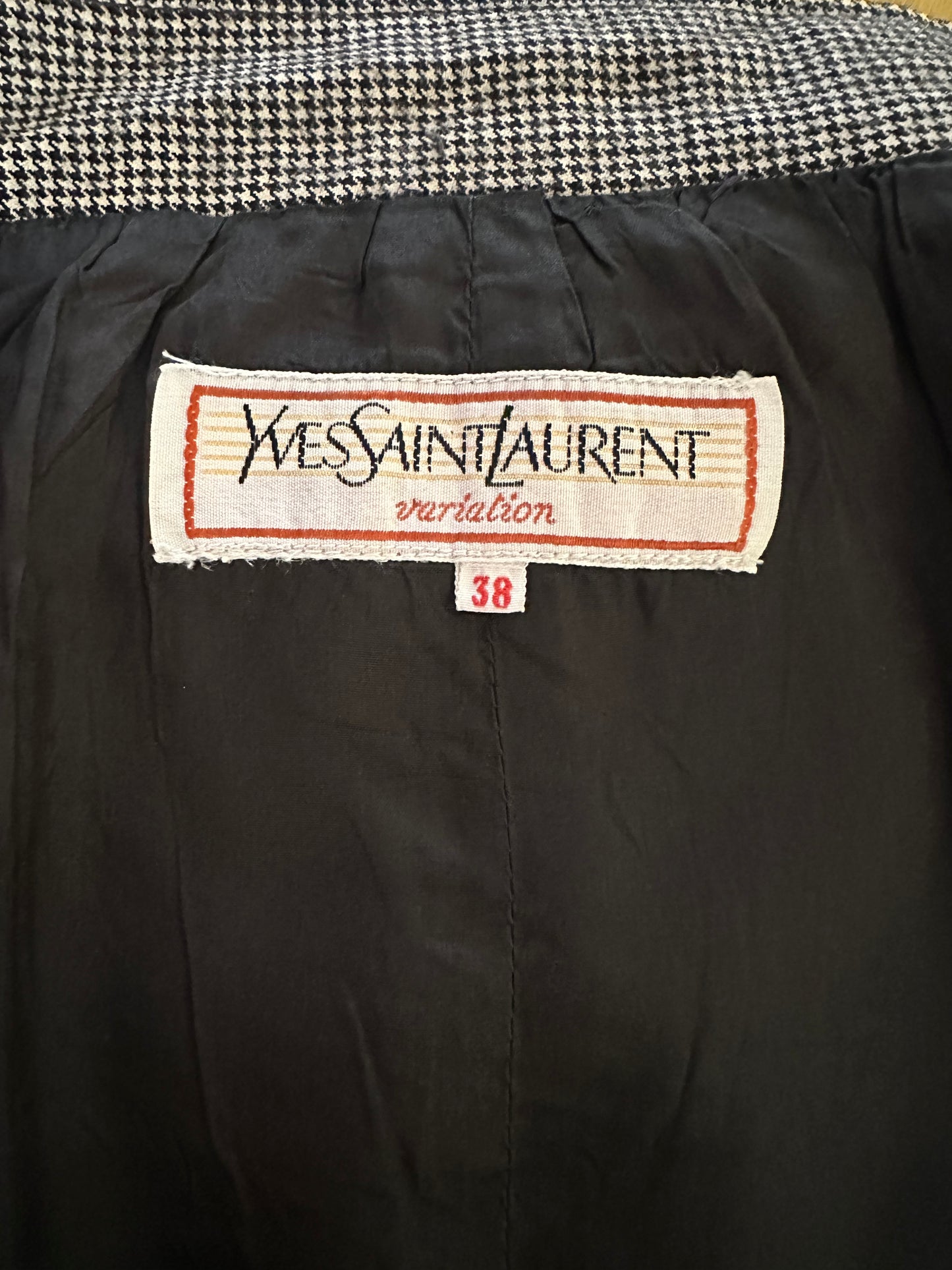 Jupe authentique Yves Saint Laurent Variation en laine à motif pied-de-poule noir et blanc vintage