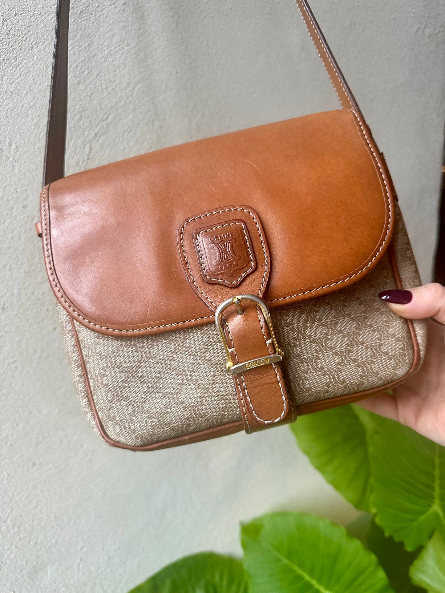 Sac bandoulière authentique Céline en toile macadam et cuir camel vintage