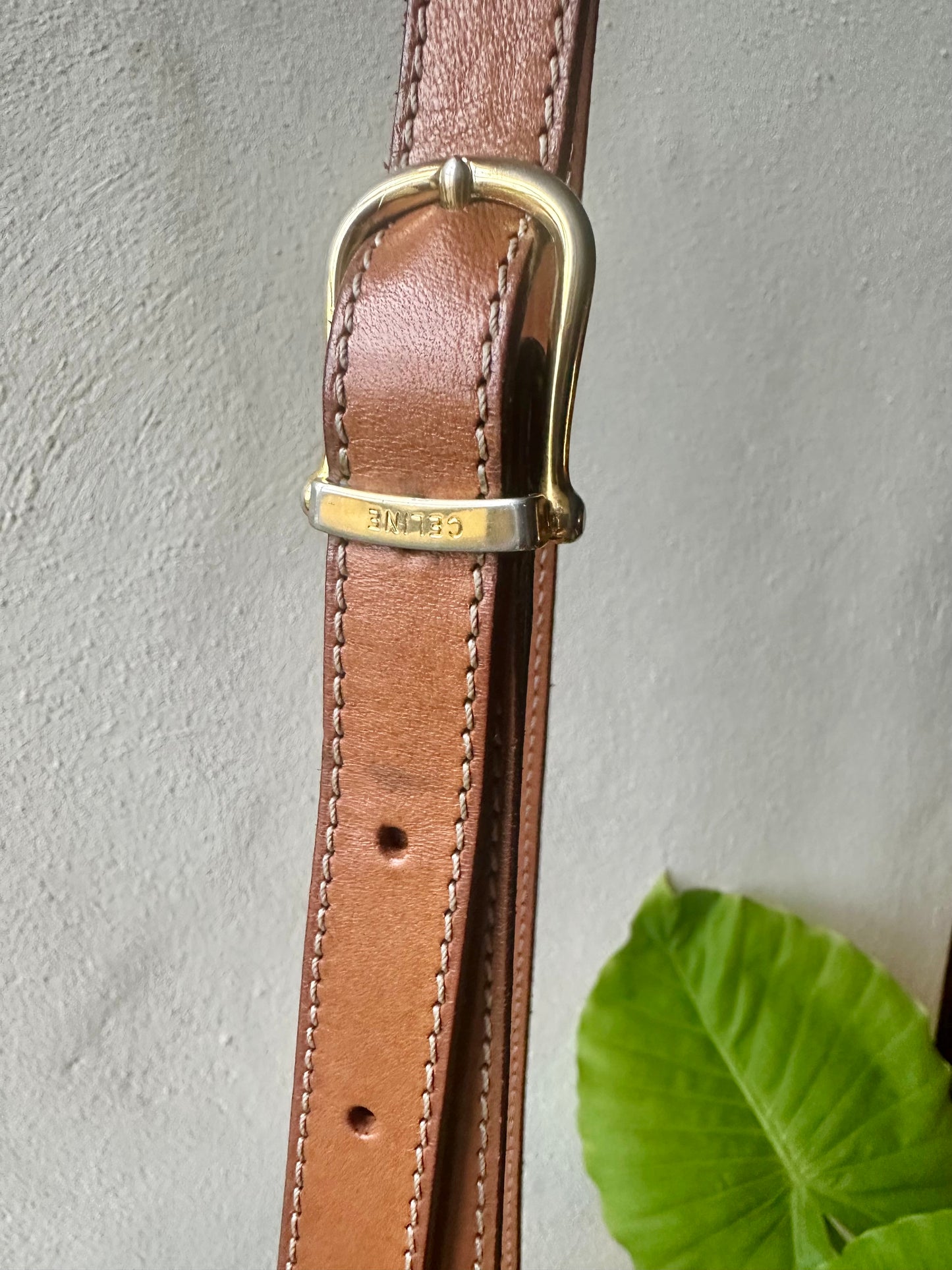 Sac bandoulière authentique Céline en toile macadam et cuir camel vintage