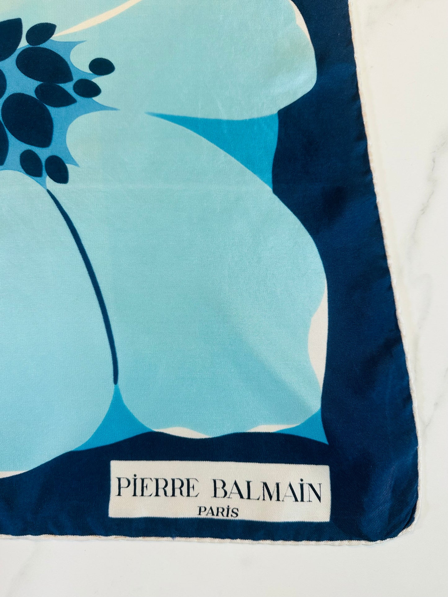 Grand carré en soie Pierre Balmain vintage authentique