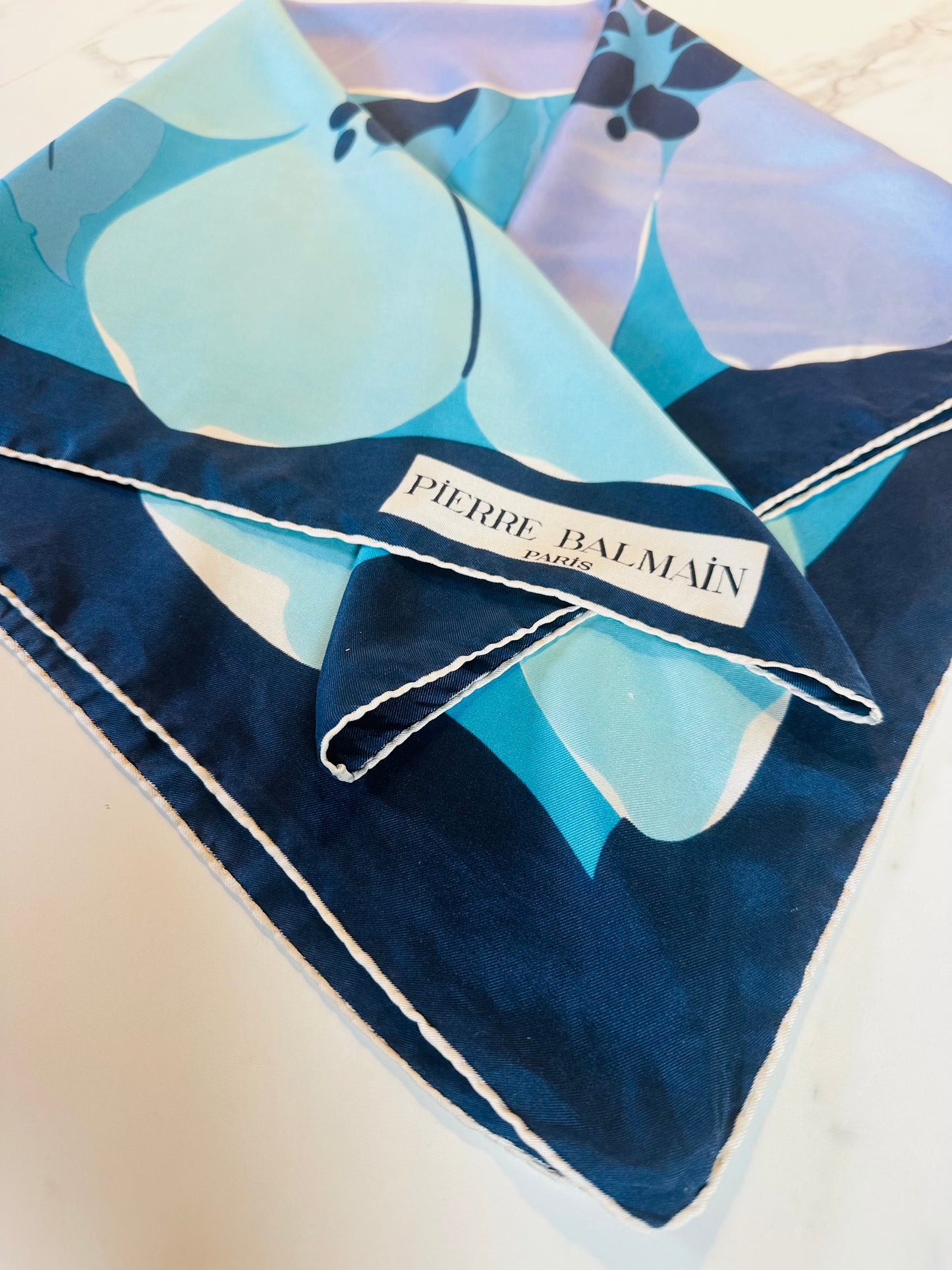 Grand carré en soie Pierre Balmain vintage authentique