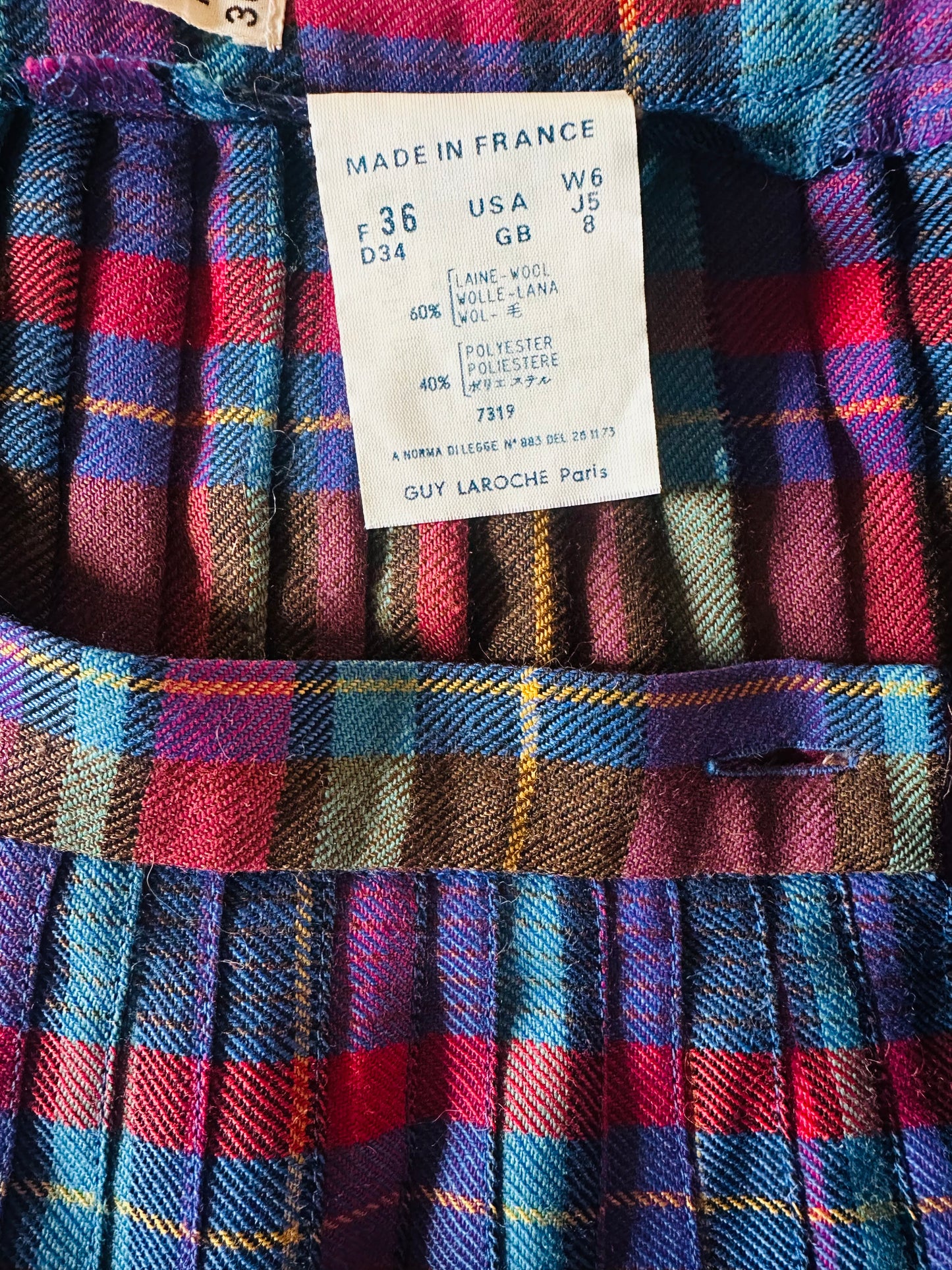 Jupe plissée à carreaux Guy Laroche Paris en laine mélangée vintage