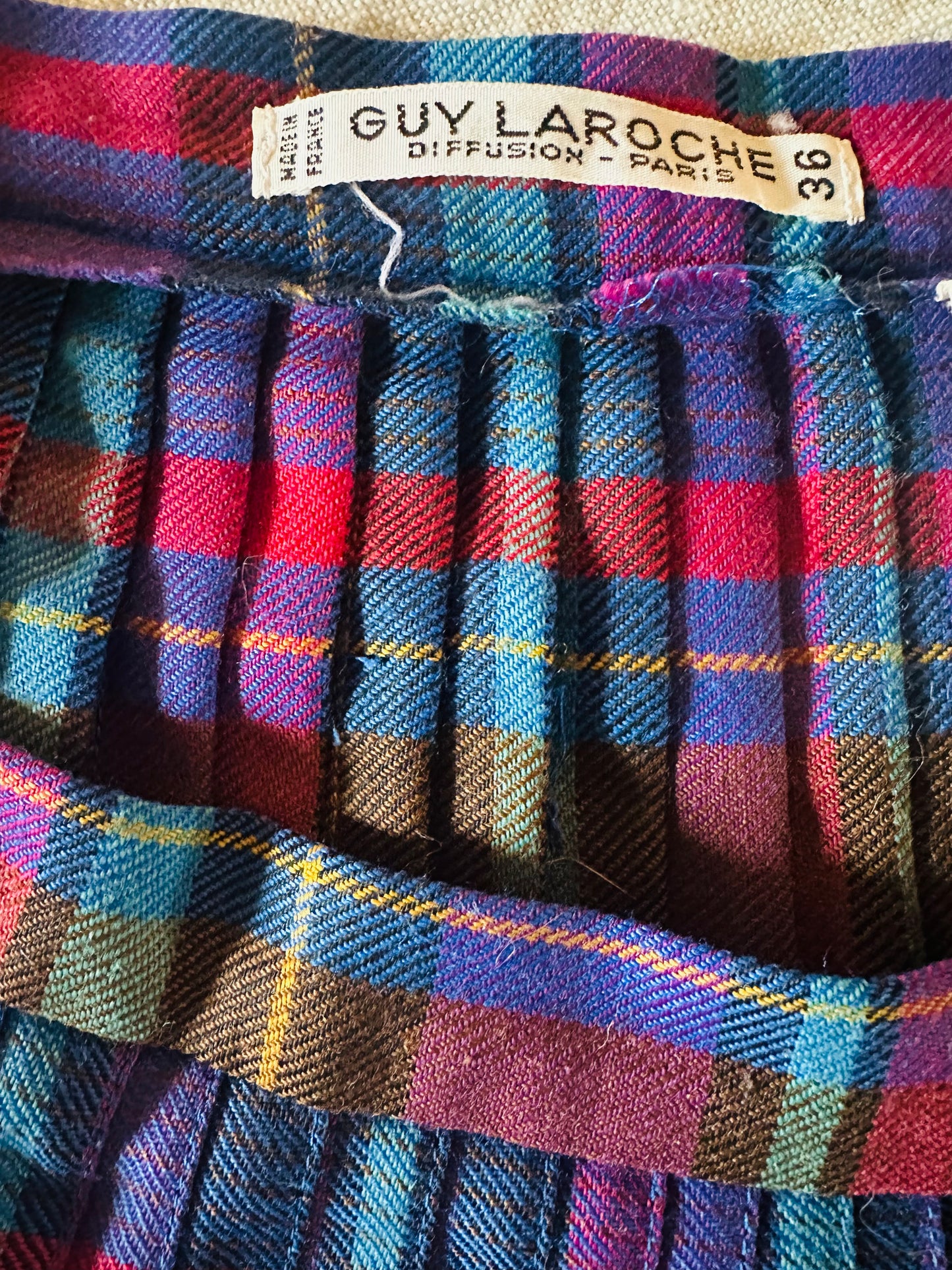Jupe plissée à carreaux Guy Laroche Paris en laine mélangée vintage