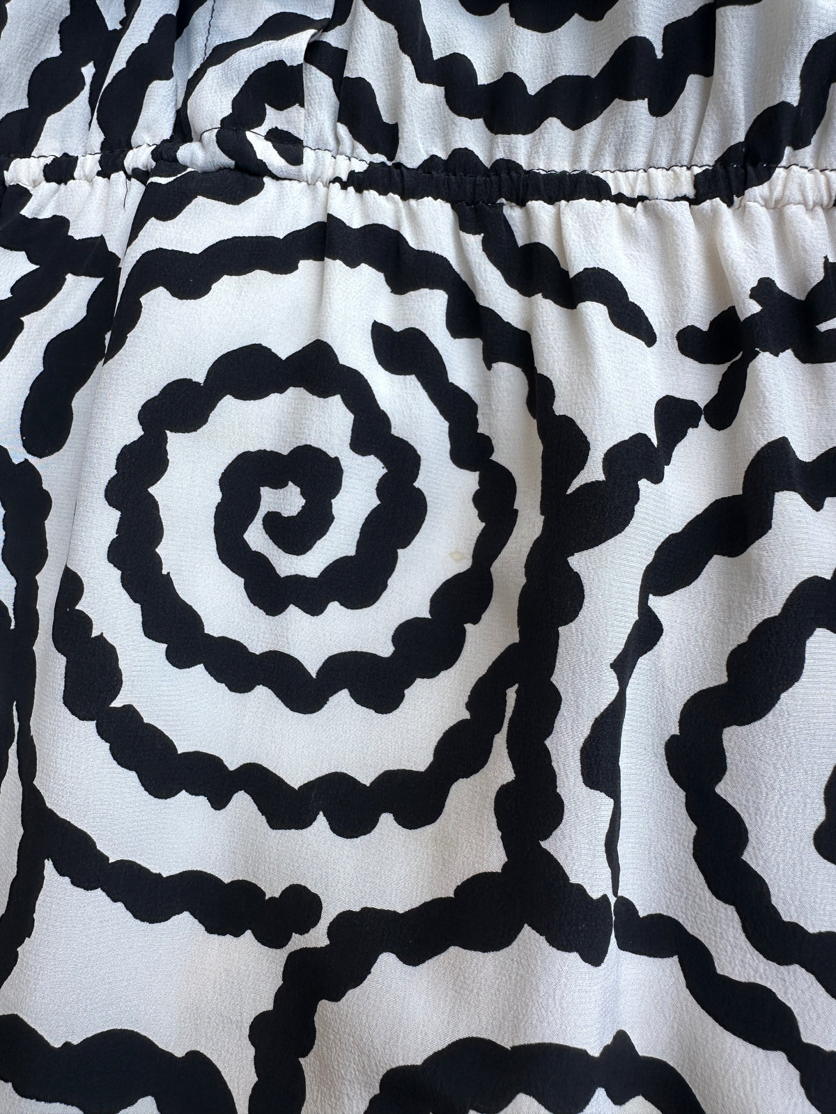 Robe en soie noire et blanche vintage authentique Louis Féraud
