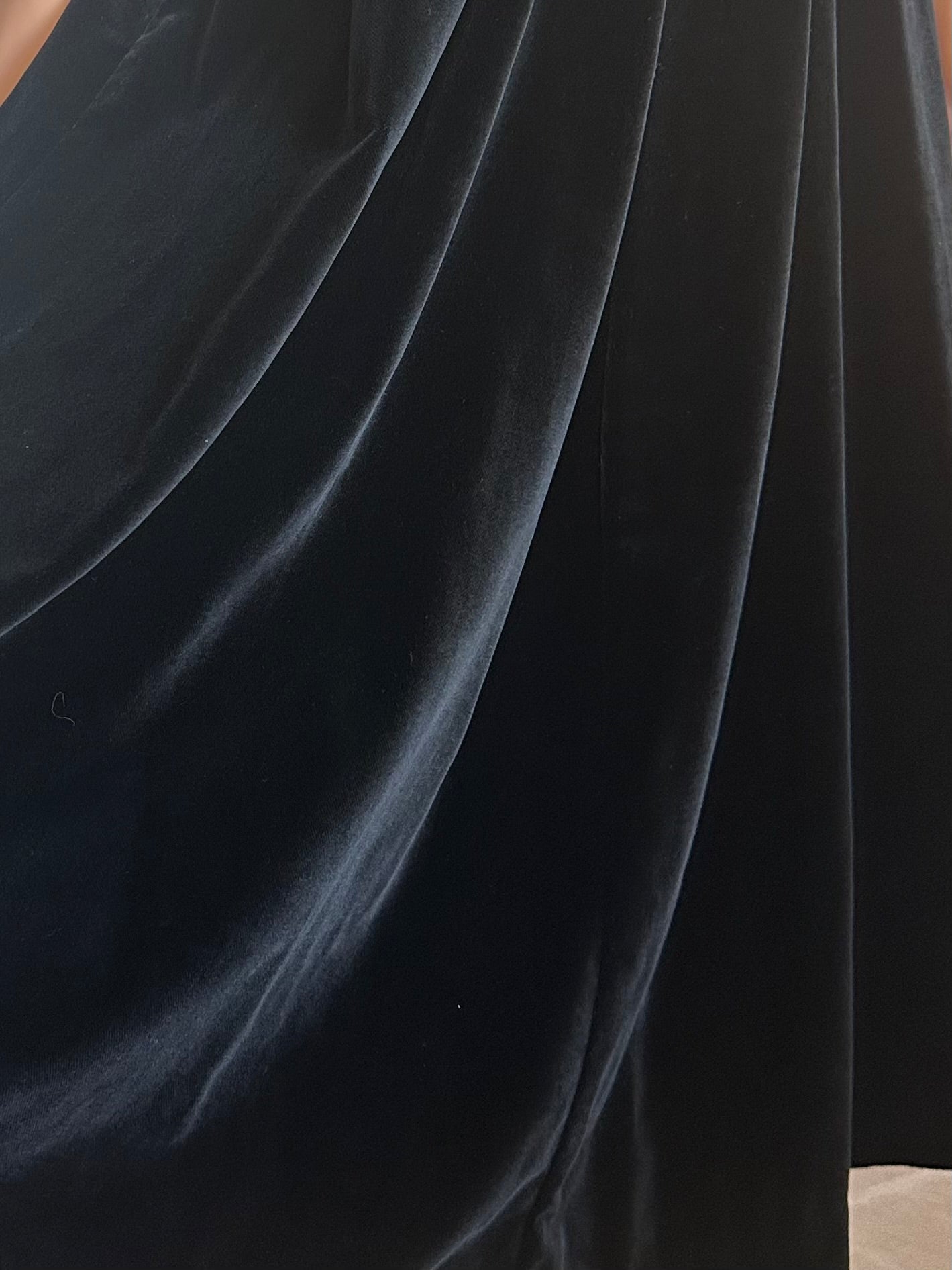 Robe de soirée longue en velours noir Laura Ashley vintage