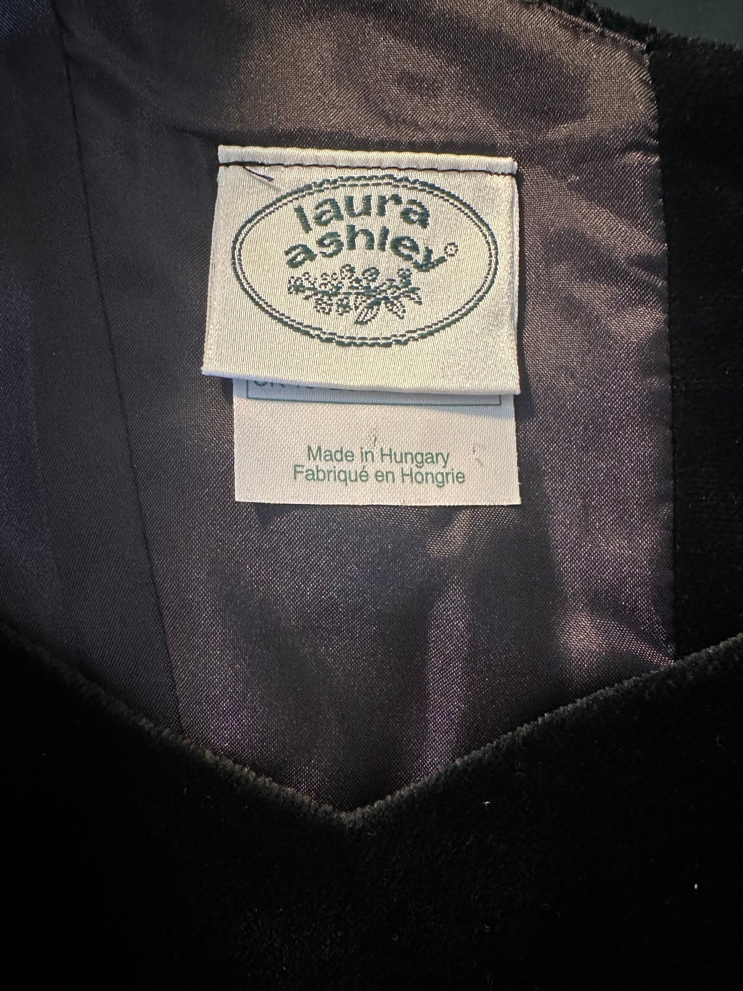 Robe de soirée longue en velours noir Laura Ashley vintage