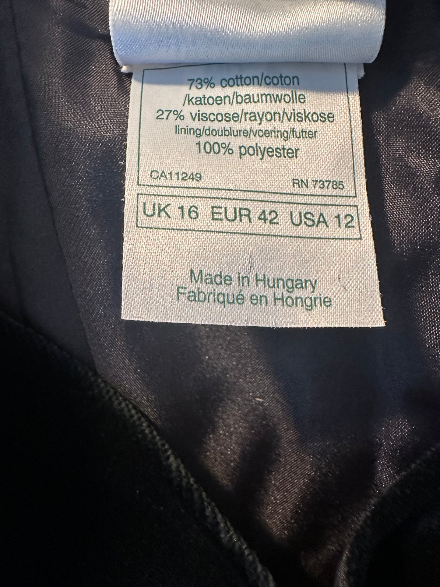 Robe de soirée longue en velours noir Laura Ashley vintage