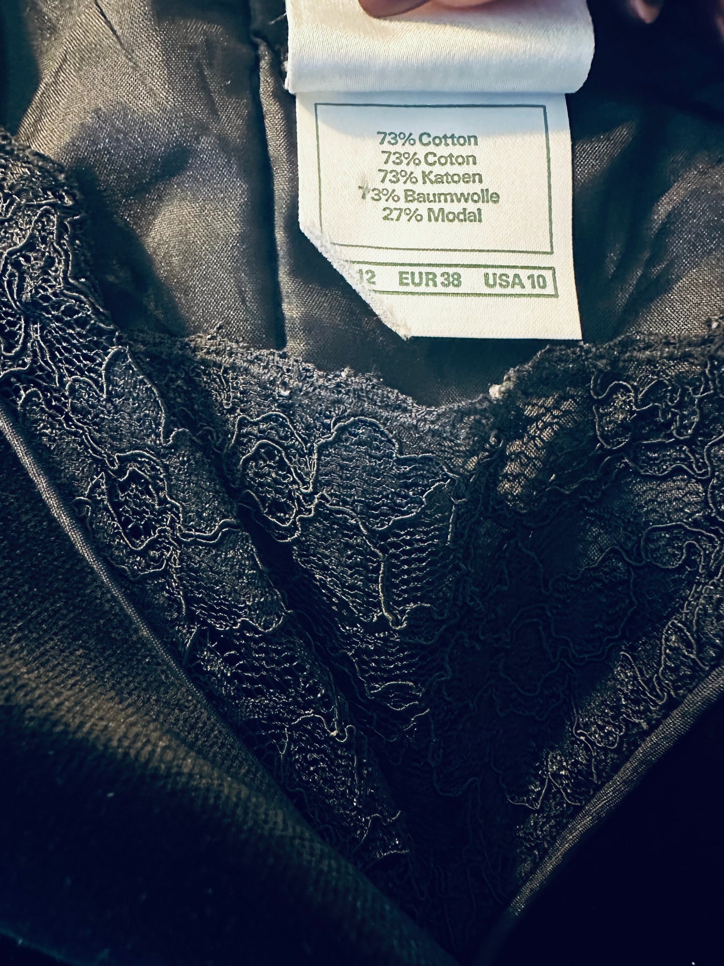 Robe de soirée Laura Ashley noire en velours et dentelle vintage