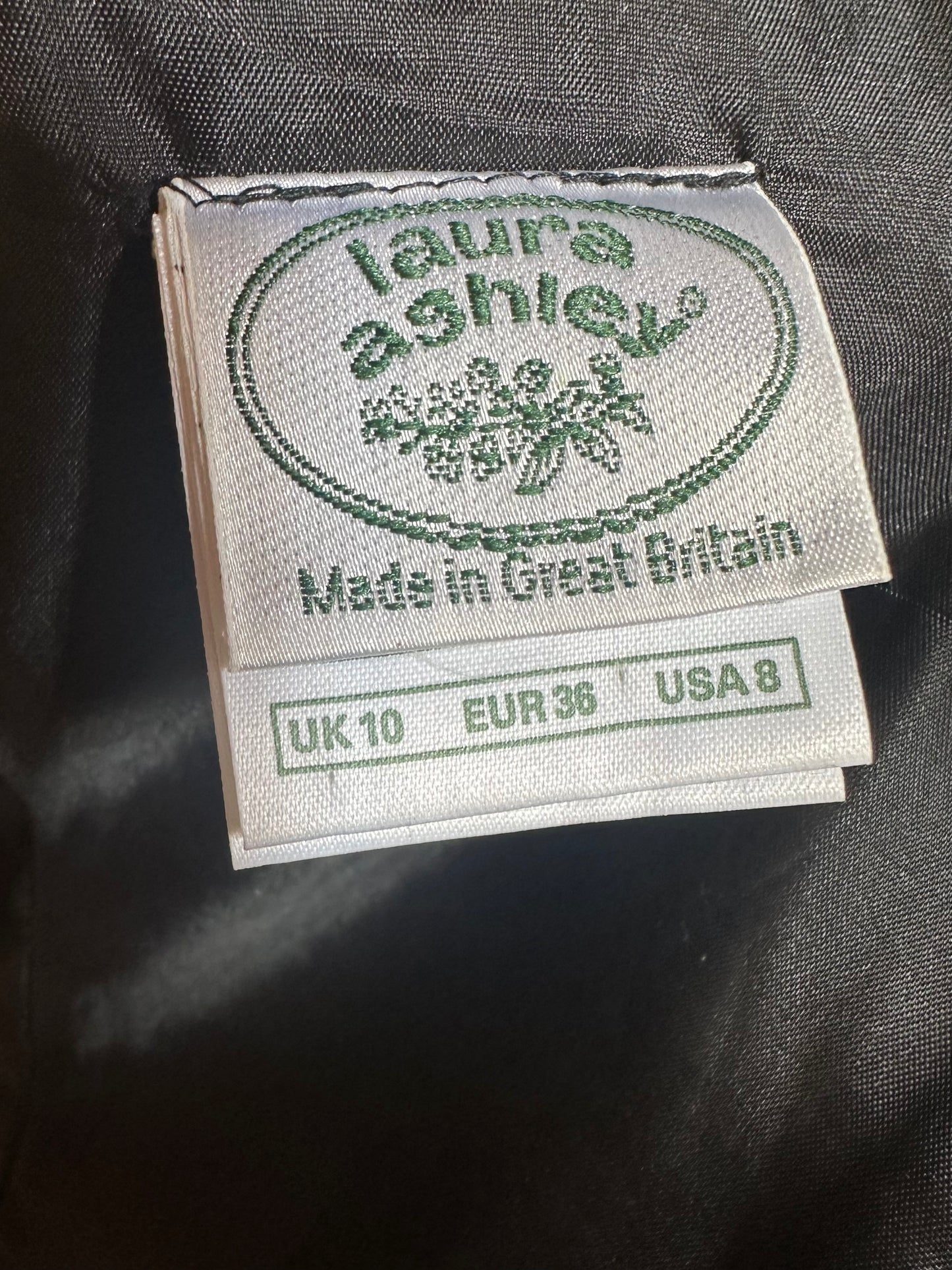 Robe longue  noire et verte Laura Ashley en velours et jupe satinée irisée vintage
