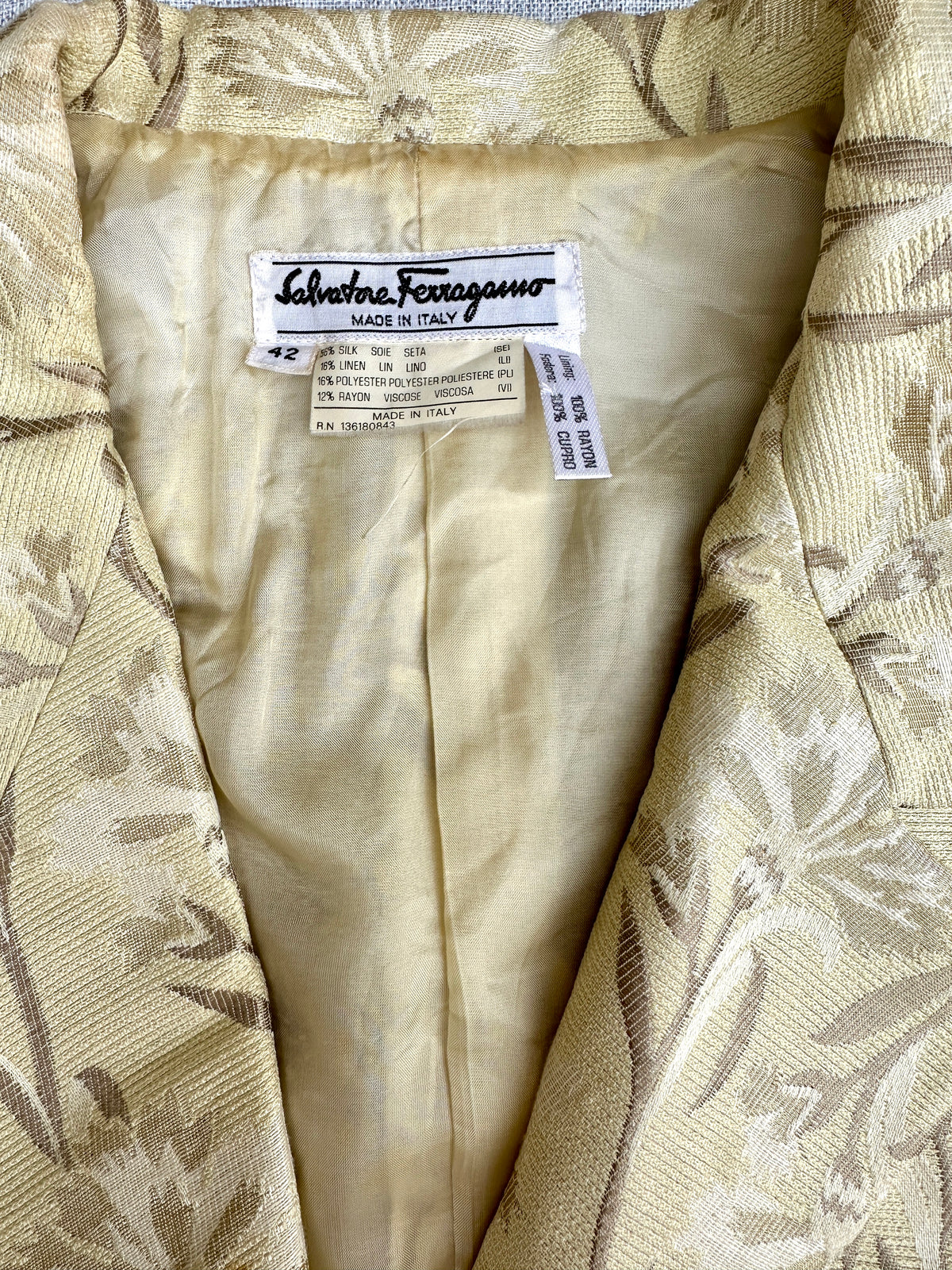 Blazer Vintage Authentique en Soie Beige par Salvatore Ferragamo