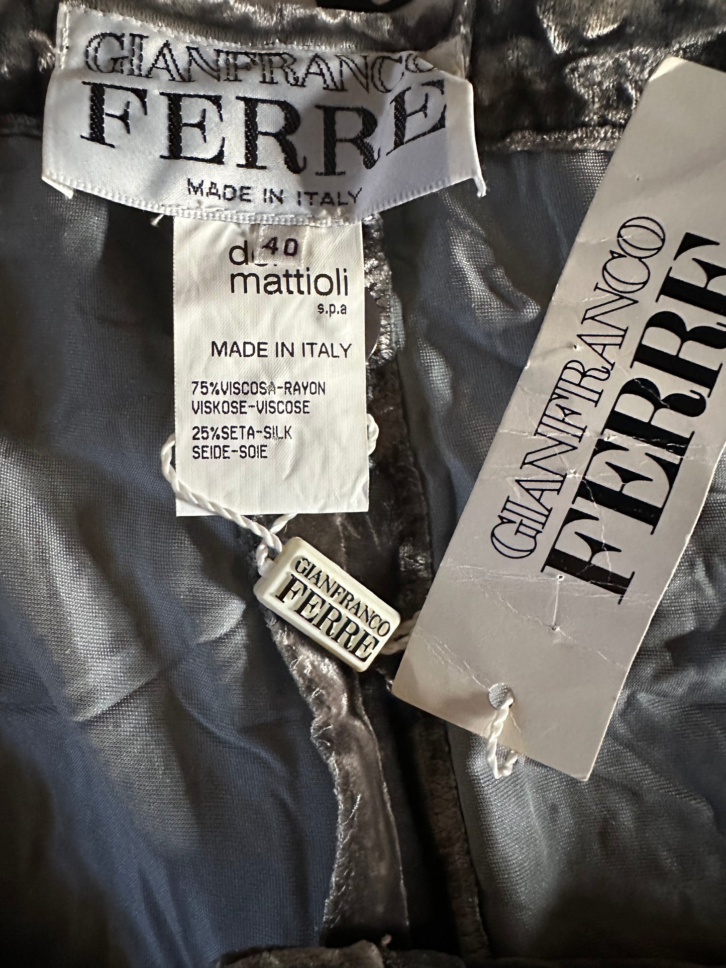Pantalon taille haute Gianfranco Ferré en velours de soie argenté neuf