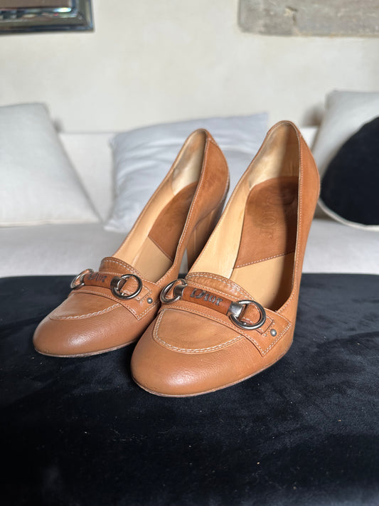 Escarpins en cuir camel Christian Dior authentique