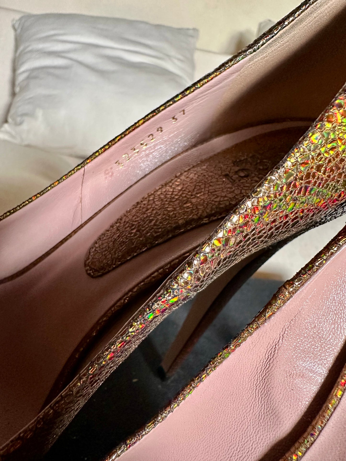 Escarpins à plateforme Gucci en cuir irisé holographique