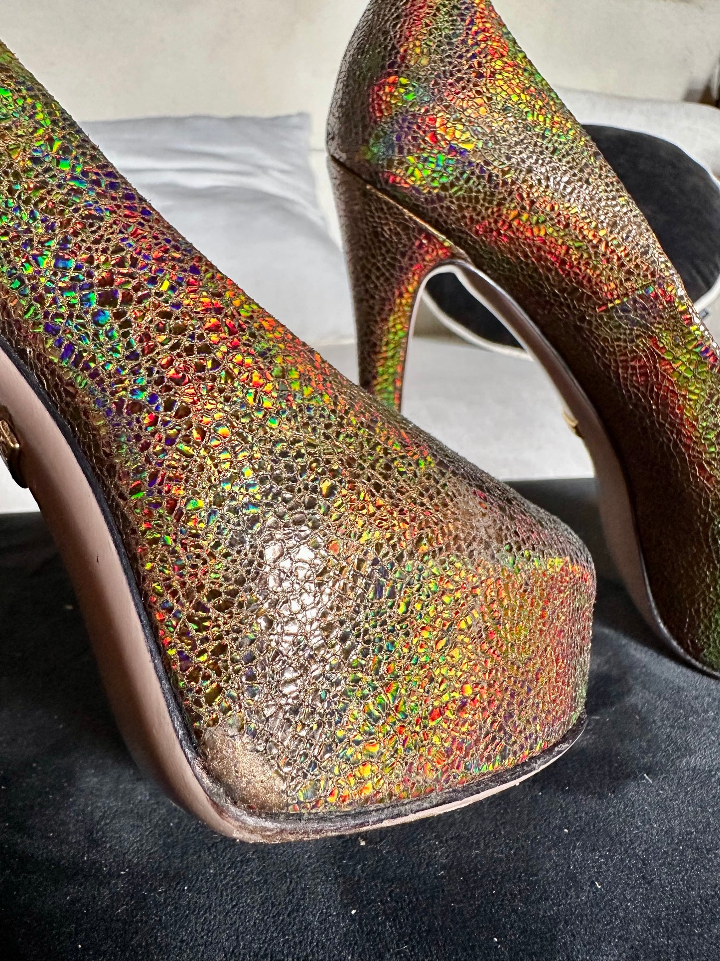 Escarpins à plateforme Gucci en cuir irisé holographique