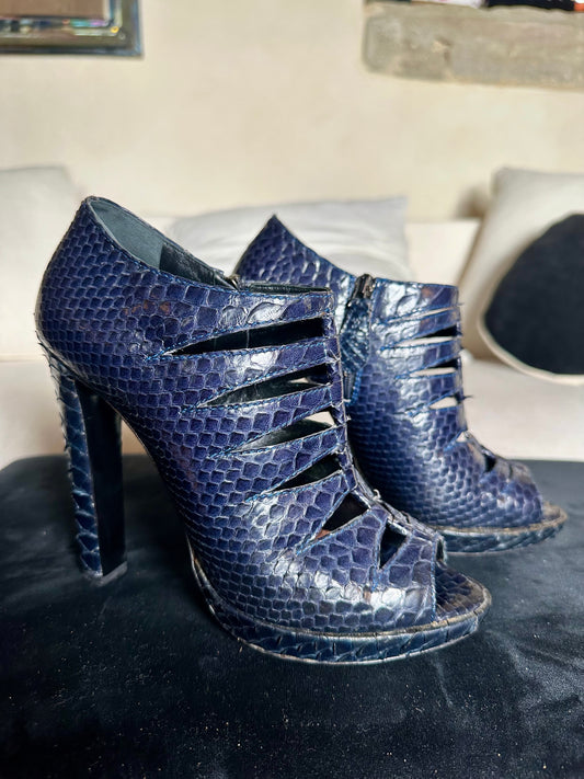 Alaïa Paris navy blue python leather heeled ankle boots