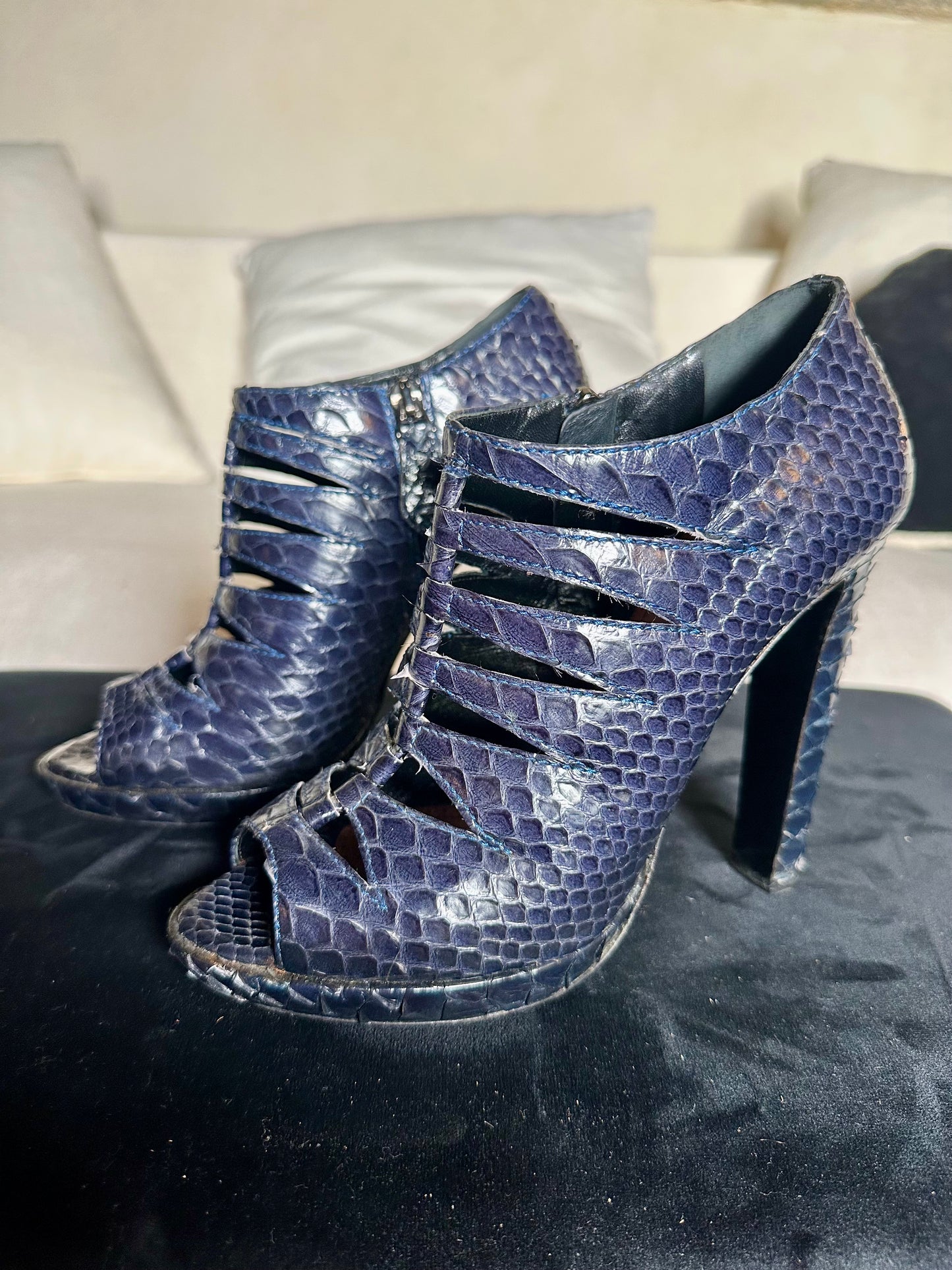 Bottines à talons Alaïa Paris cuir de python bleu marine