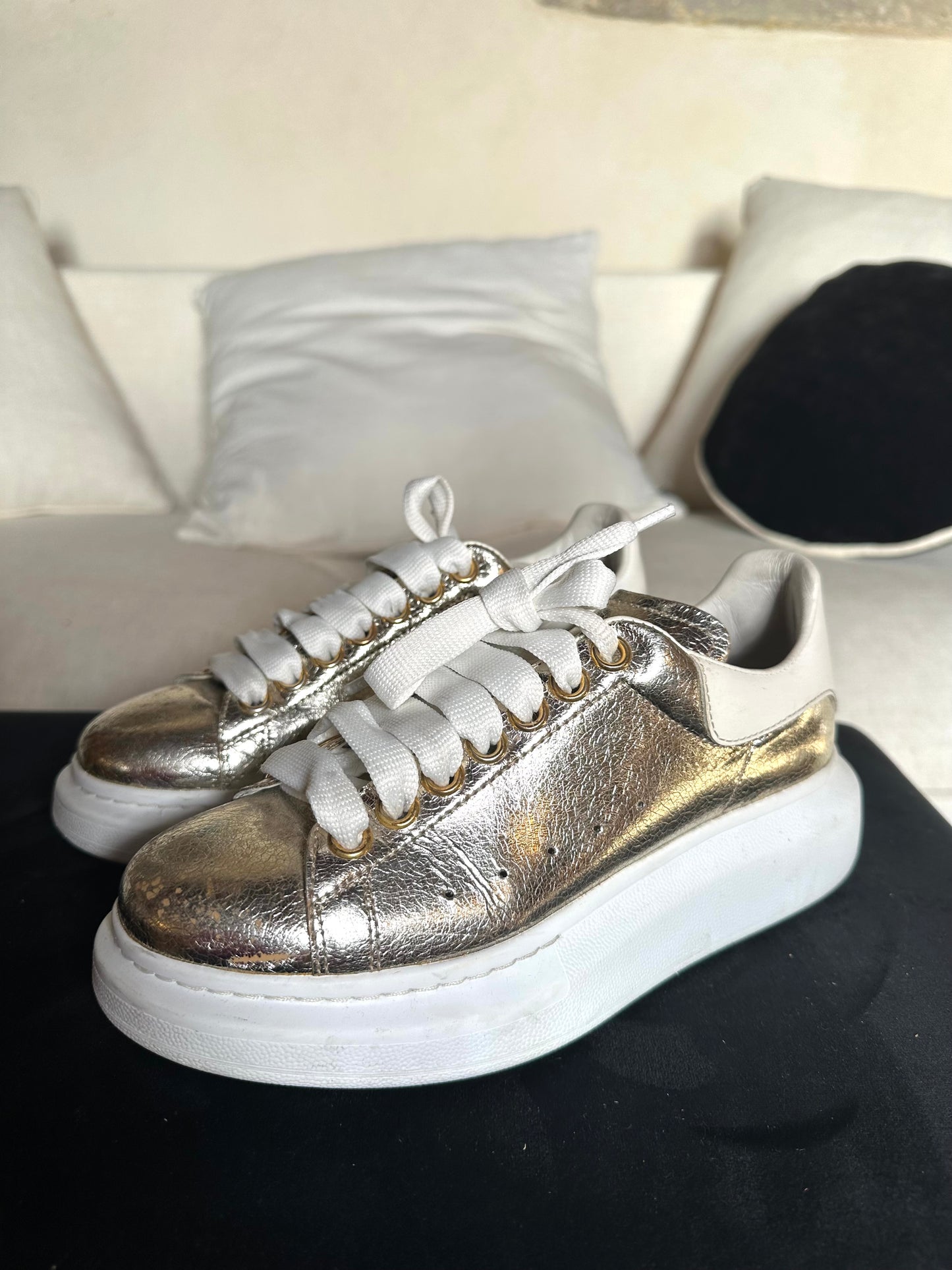 Baskets en cuir doré Alexander McQueen authentiques