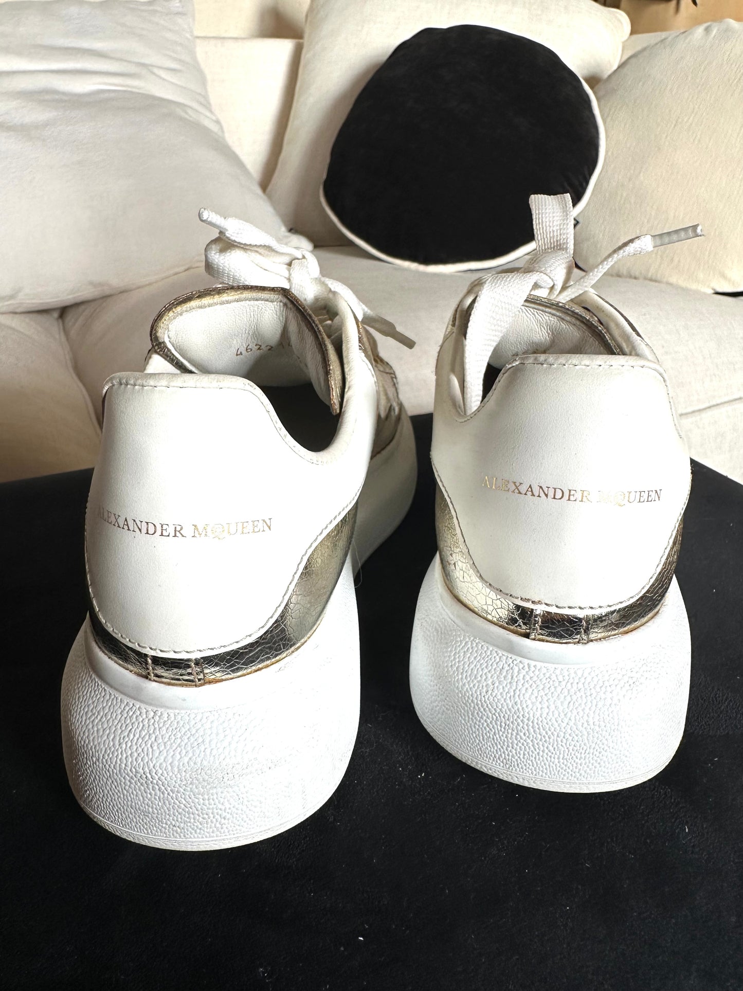 Baskets en cuir doré Alexander McQueen authentiques