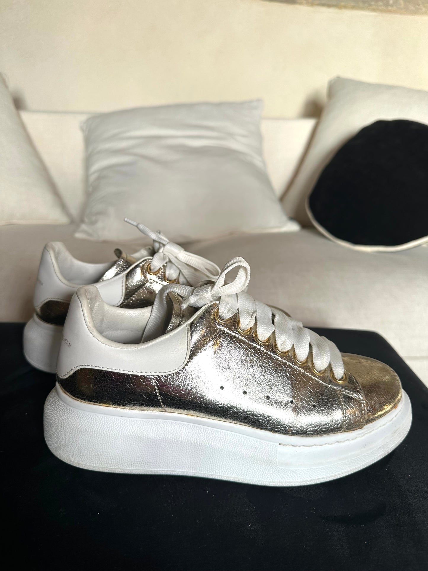 Baskets en cuir doré Alexander McQueen authentiques