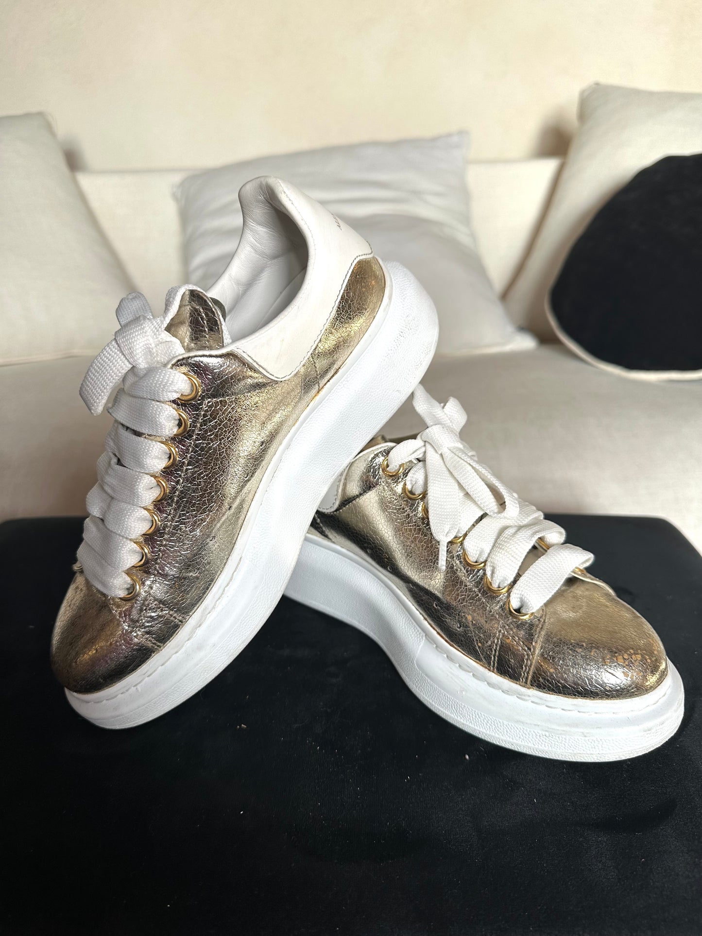 Baskets en cuir doré Alexander McQueen authentiques