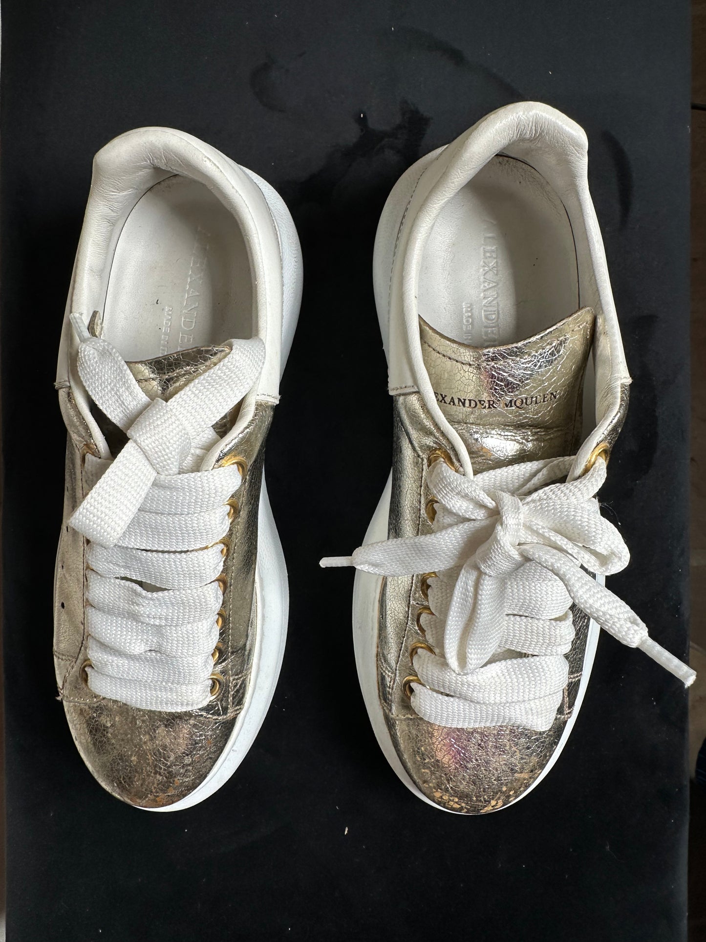 Baskets en cuir doré Alexander McQueen authentiques