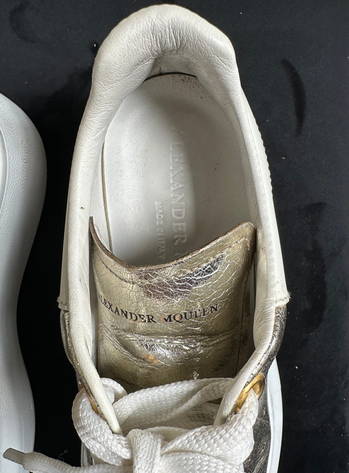 Baskets en cuir doré Alexander McQueen authentiques