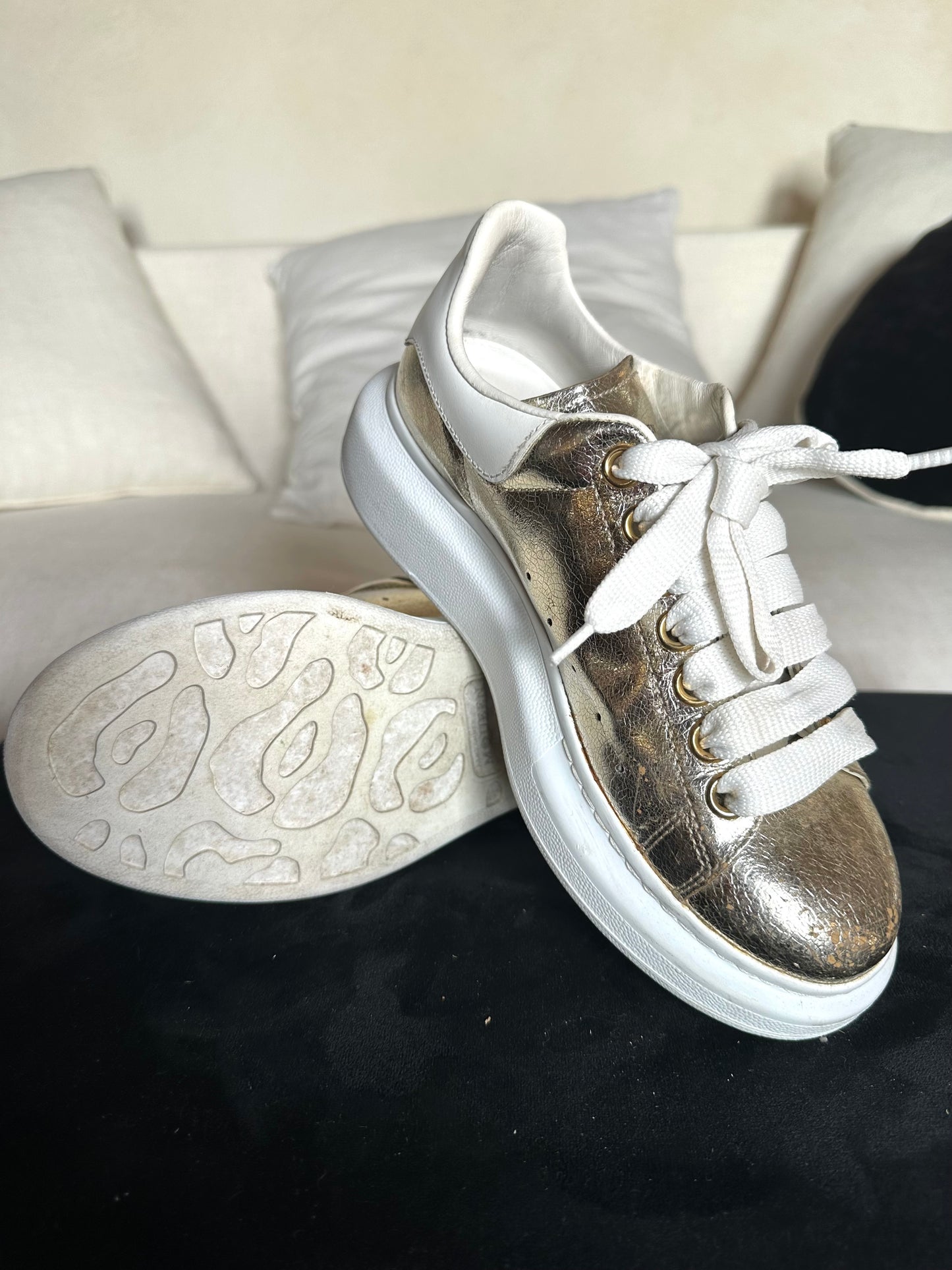 Baskets en cuir doré Alexander McQueen authentiques