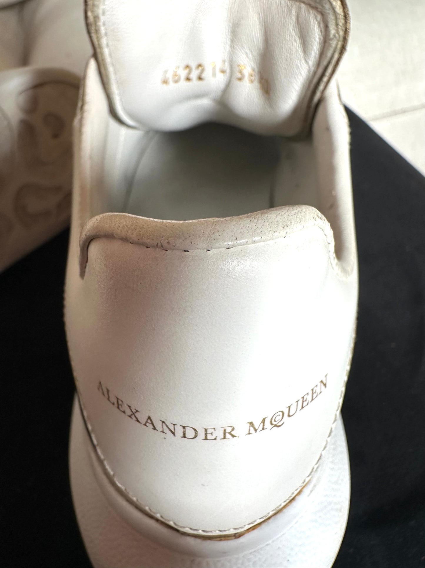 Baskets en cuir doré Alexander McQueen authentiques
