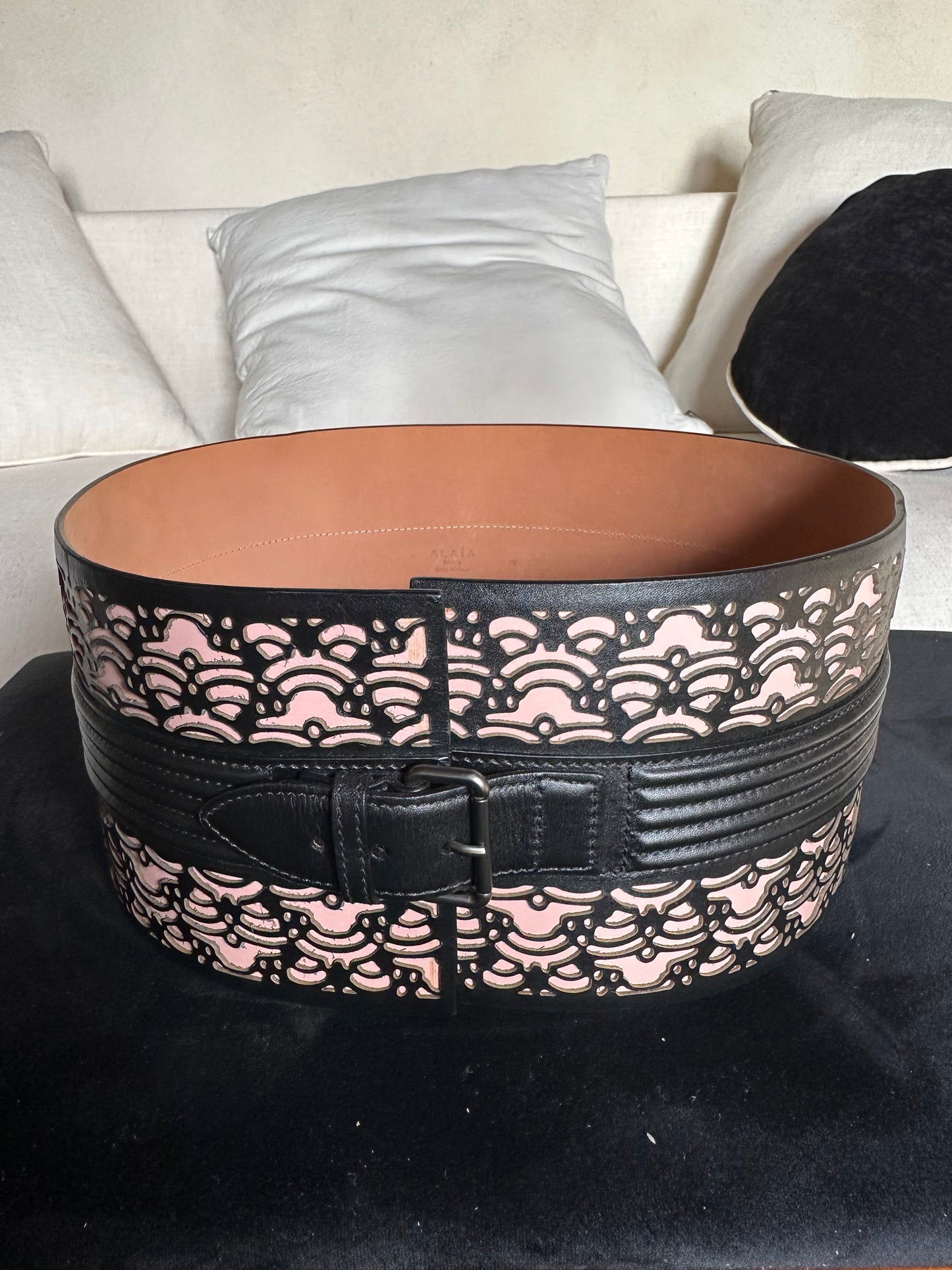 Ceinture large en cuir noir et nude Alaïa Paris