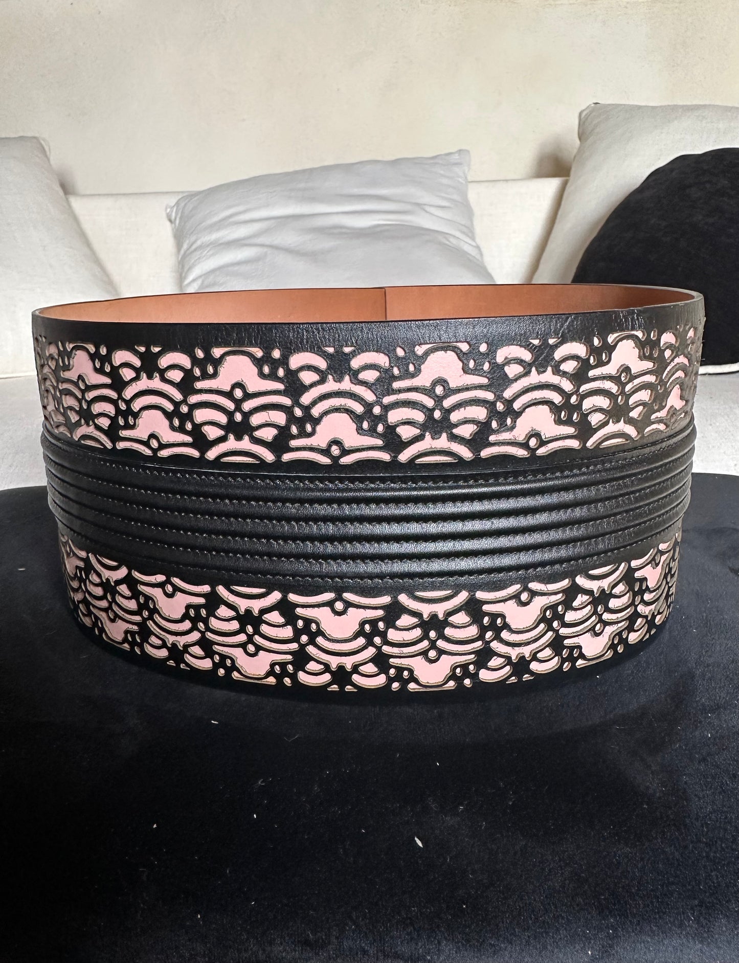Ceinture large en cuir noir et nude Alaïa Paris