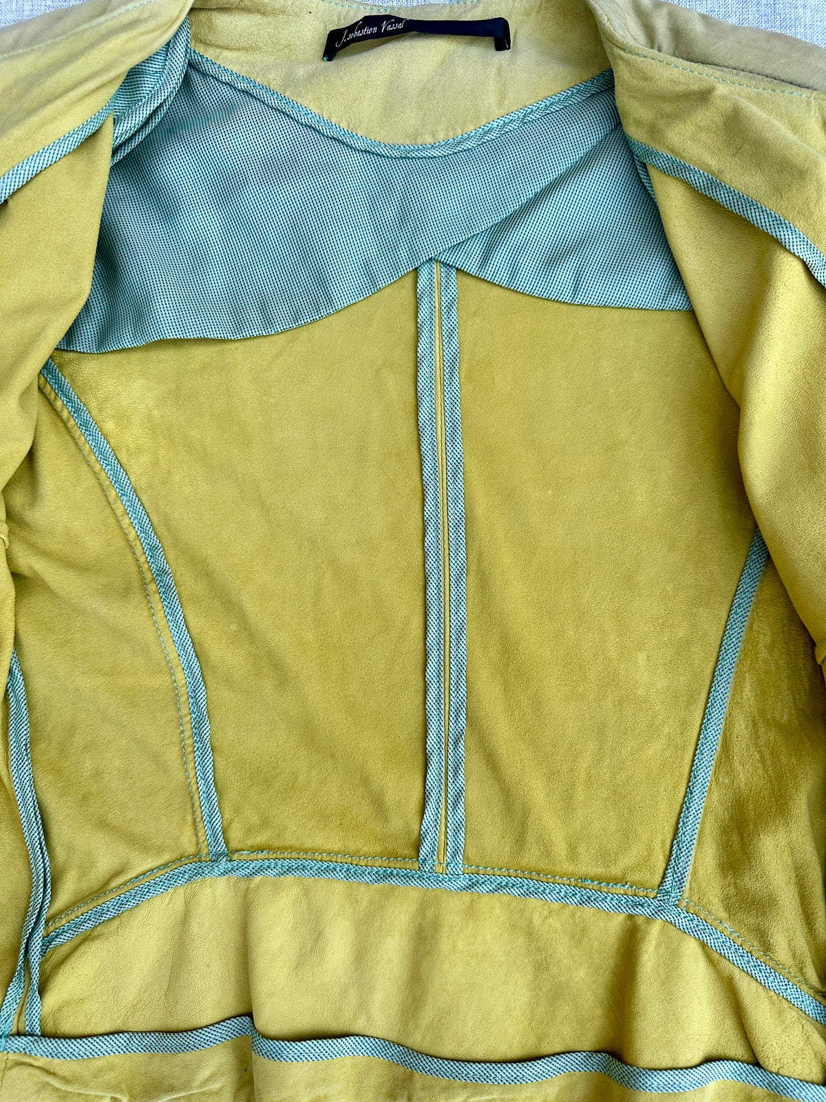 Veste Vintage Authentique en Daim Pistache par J. Sebastien Vassal