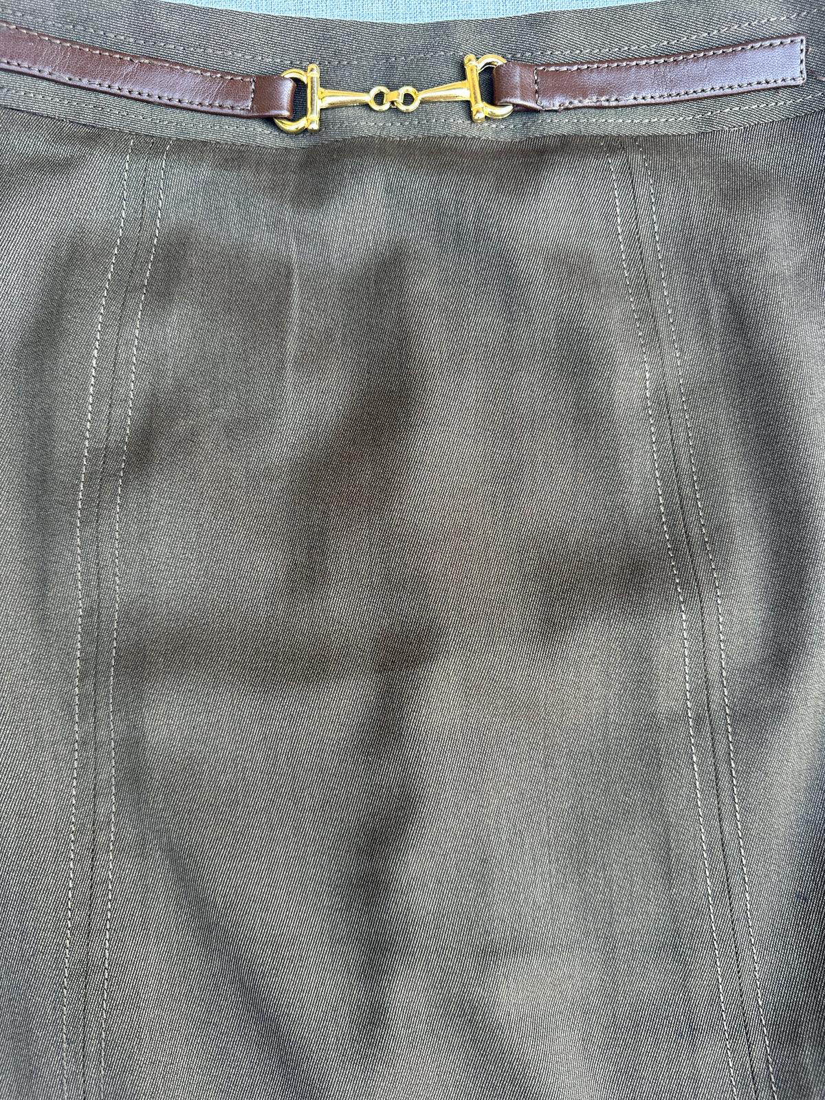 Jupe Crayon Authentique en Laine Kaki par Holland & Sherry