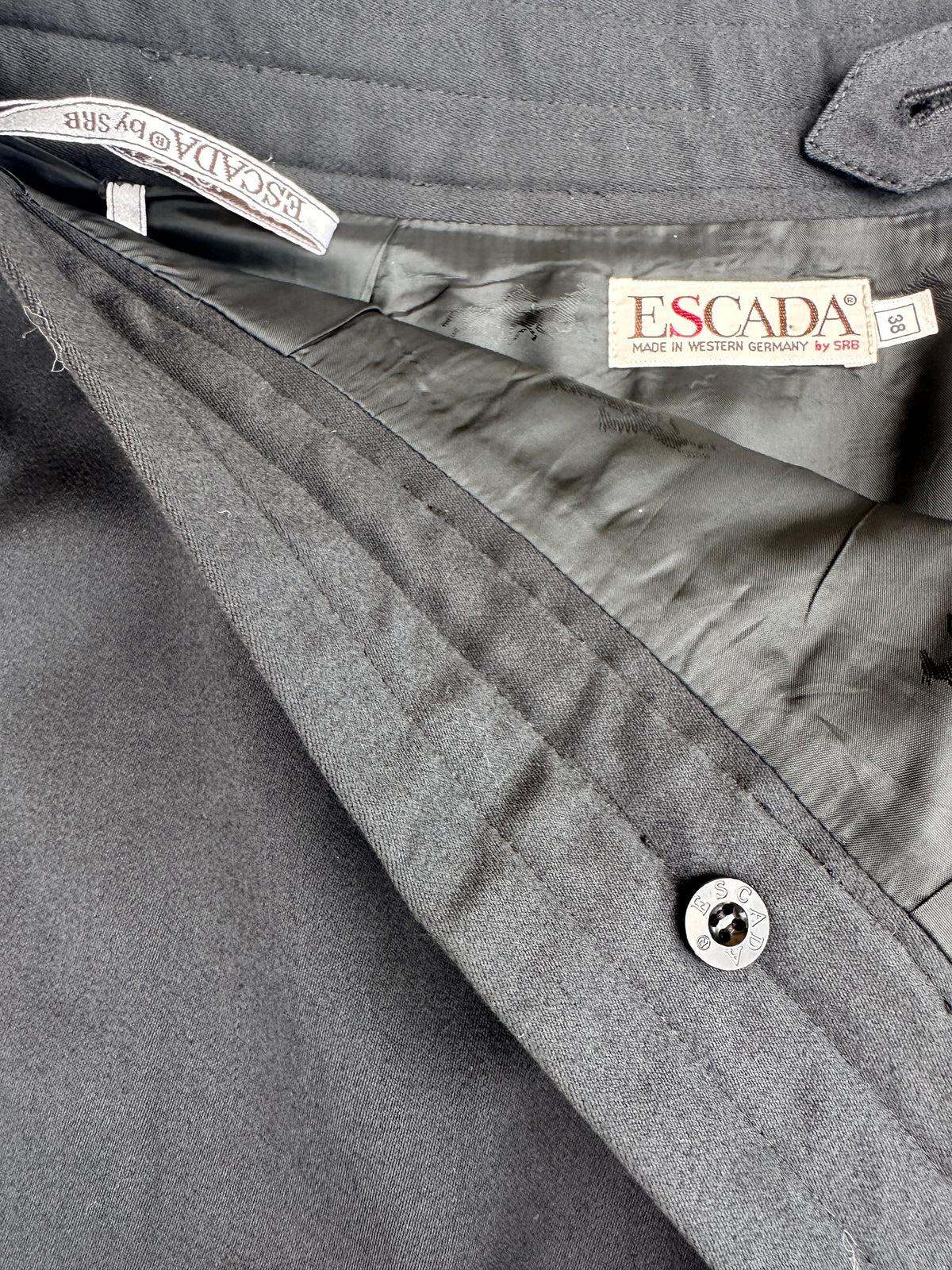 Jupe midi Escada en laine noire vintage authentique