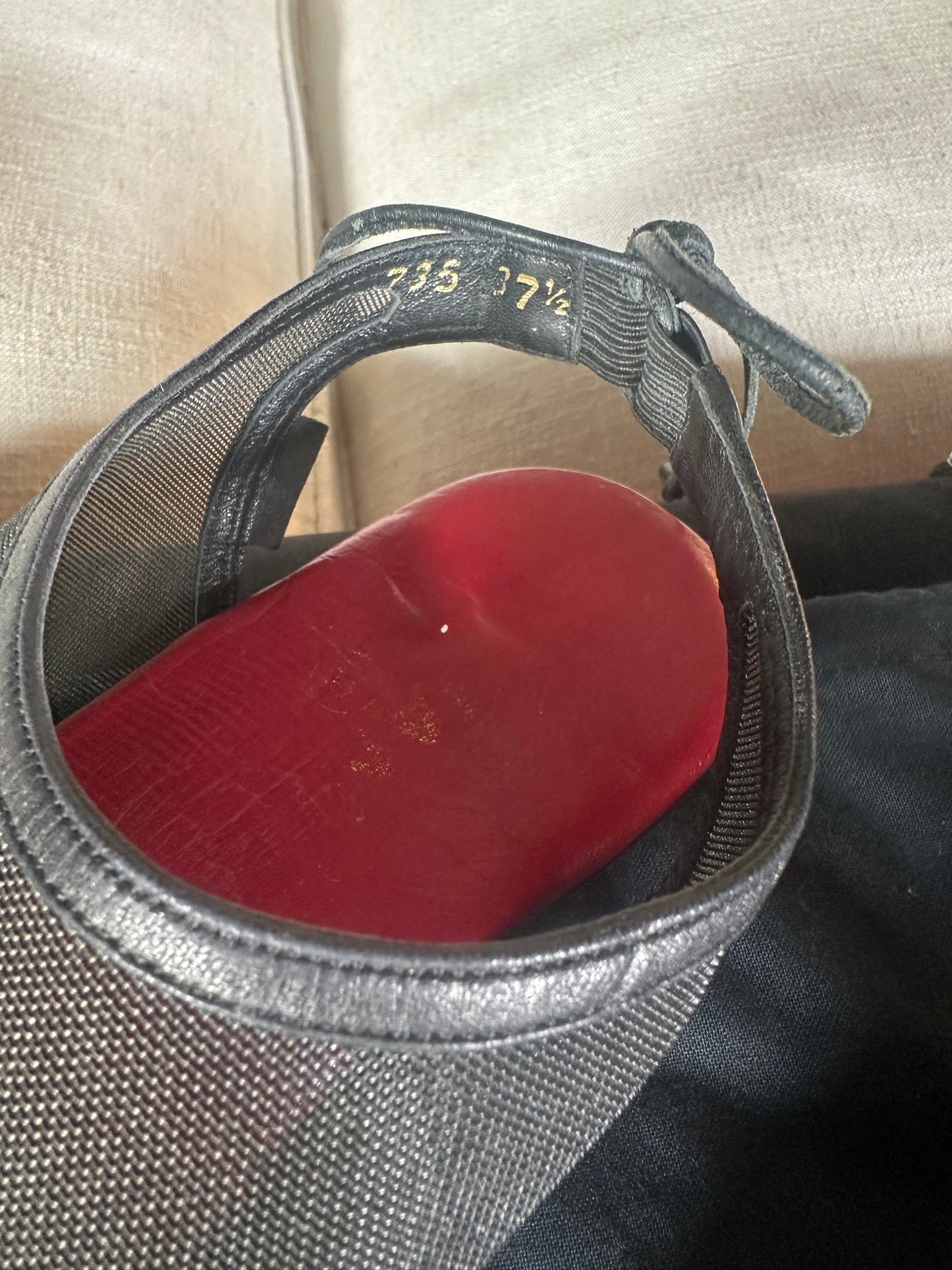Chanel sandales tongs en mesh noir et cuir rouge authentique