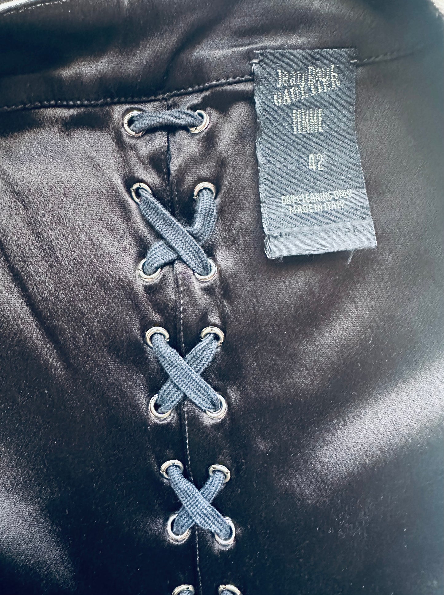 Jean Paul Gaultier Femme – Gilet crop bicolore à laçage dos vintage authentique iconique