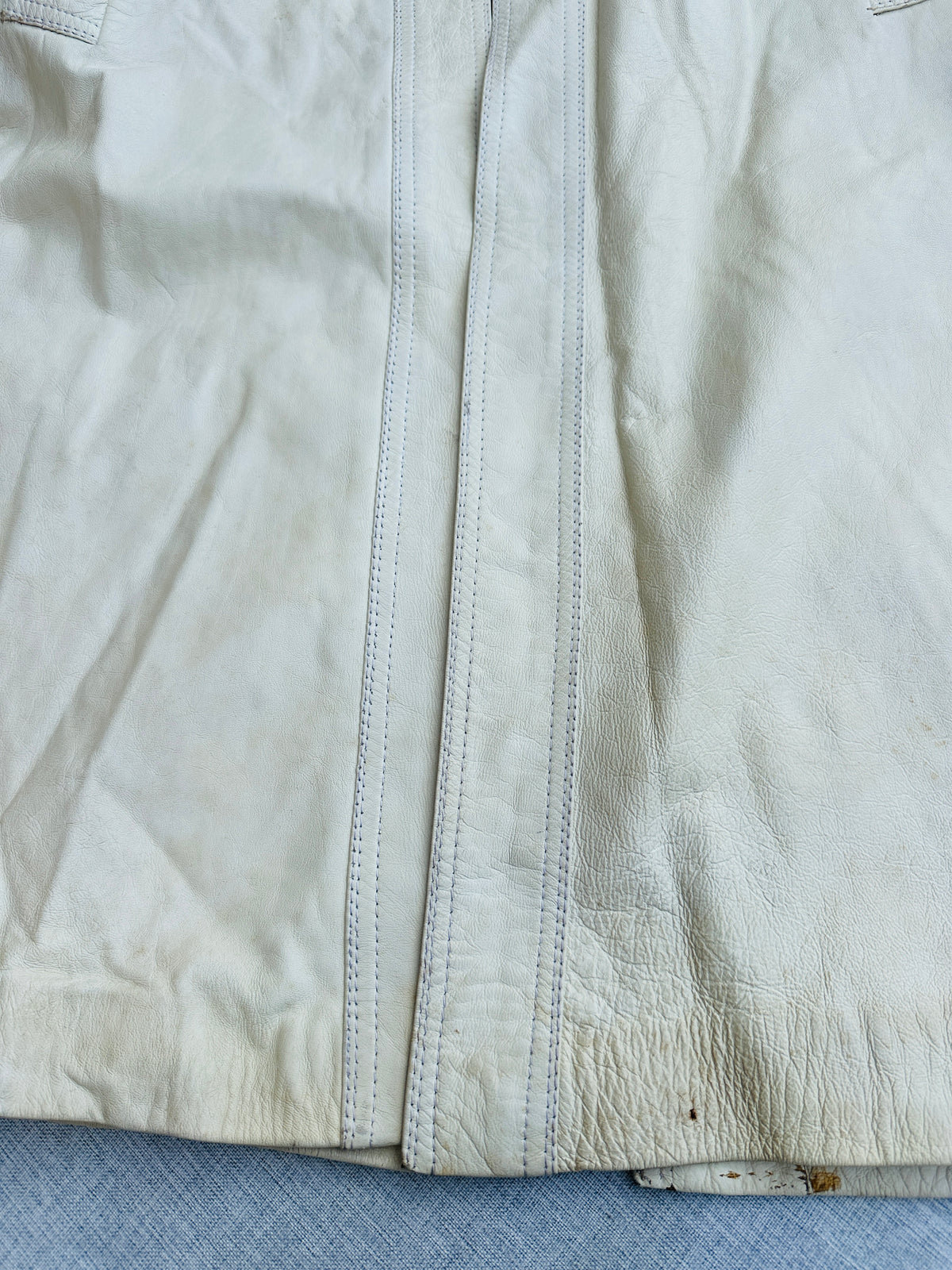 Trench Louis Féraud en cuir crème vintage authentique